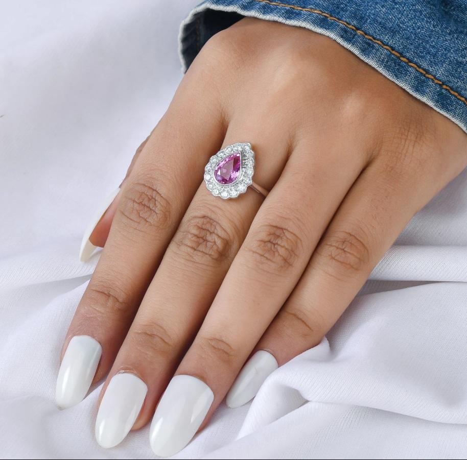Natural 1.80 cts pink sapphire & 0.65 cts  diamond ring in 18k gold In New Condition For Sale In New York, NY