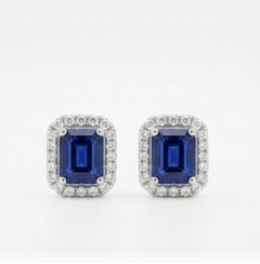 Orecchini di design in oro 18 carati con zaffiro blu e diamanti a corona