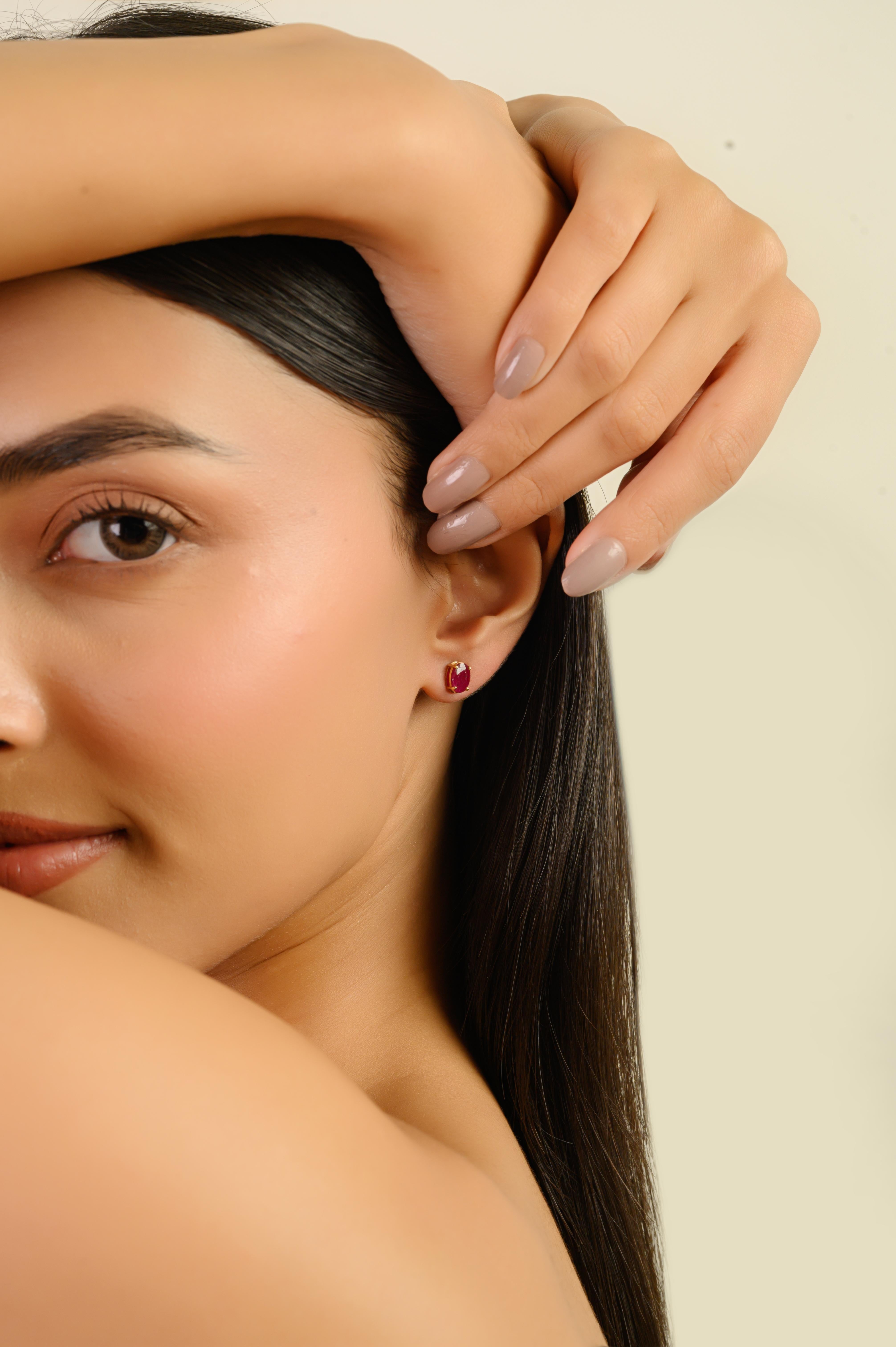 Donna Orecchini con rubino solitario ovale da 1,82 carati in oro giallo 14 carati Regalo di Natale in vendita