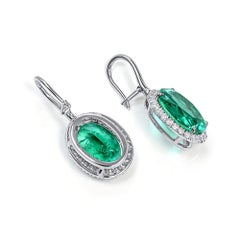Boucles d'oreilles en or blanc 18 carats, ornées d'une émeraude colombienne naturelle de 18,33 carats à taille ovale et de diamants