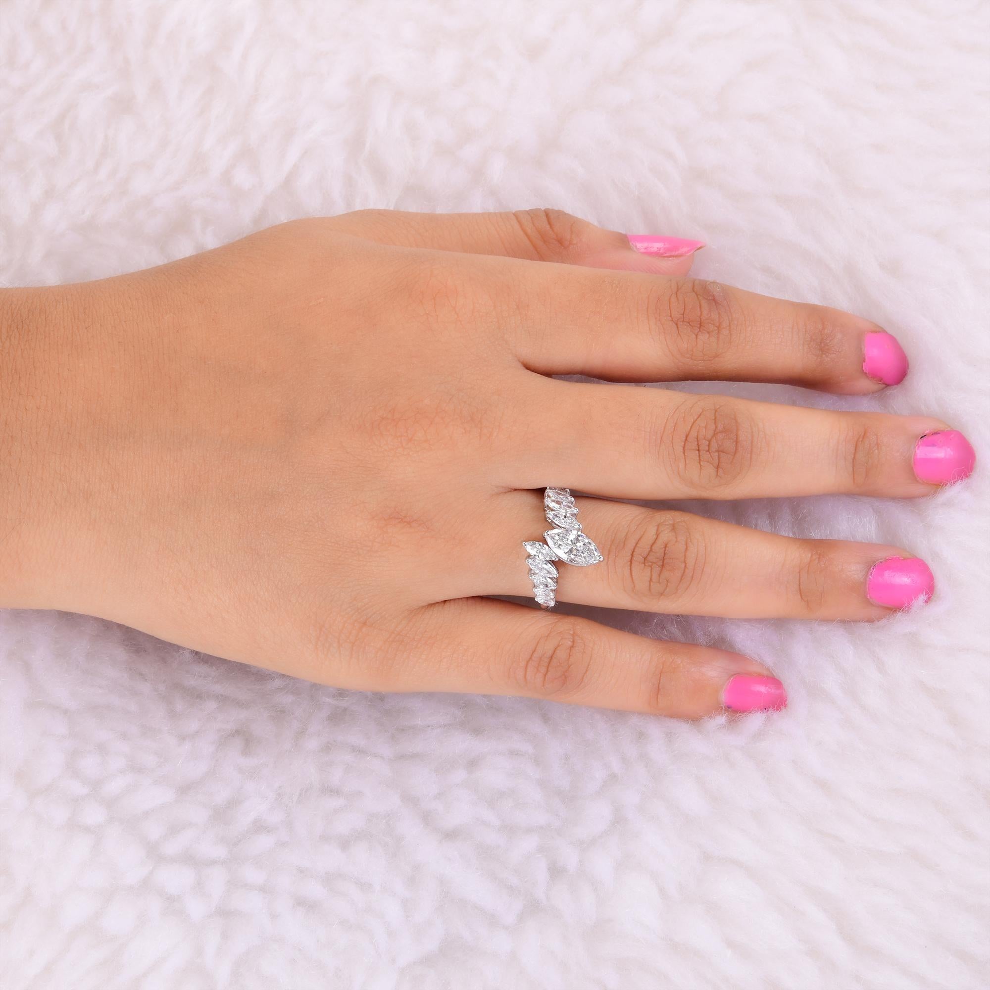 Anello a fascia con diamante marquise naturale da 1,85 carati in oro bianco 18 carati in vendita 1