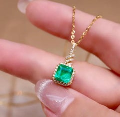 Natural 1.85cts Emerald & 0.21cts Diamond Necklace in 14k Gold