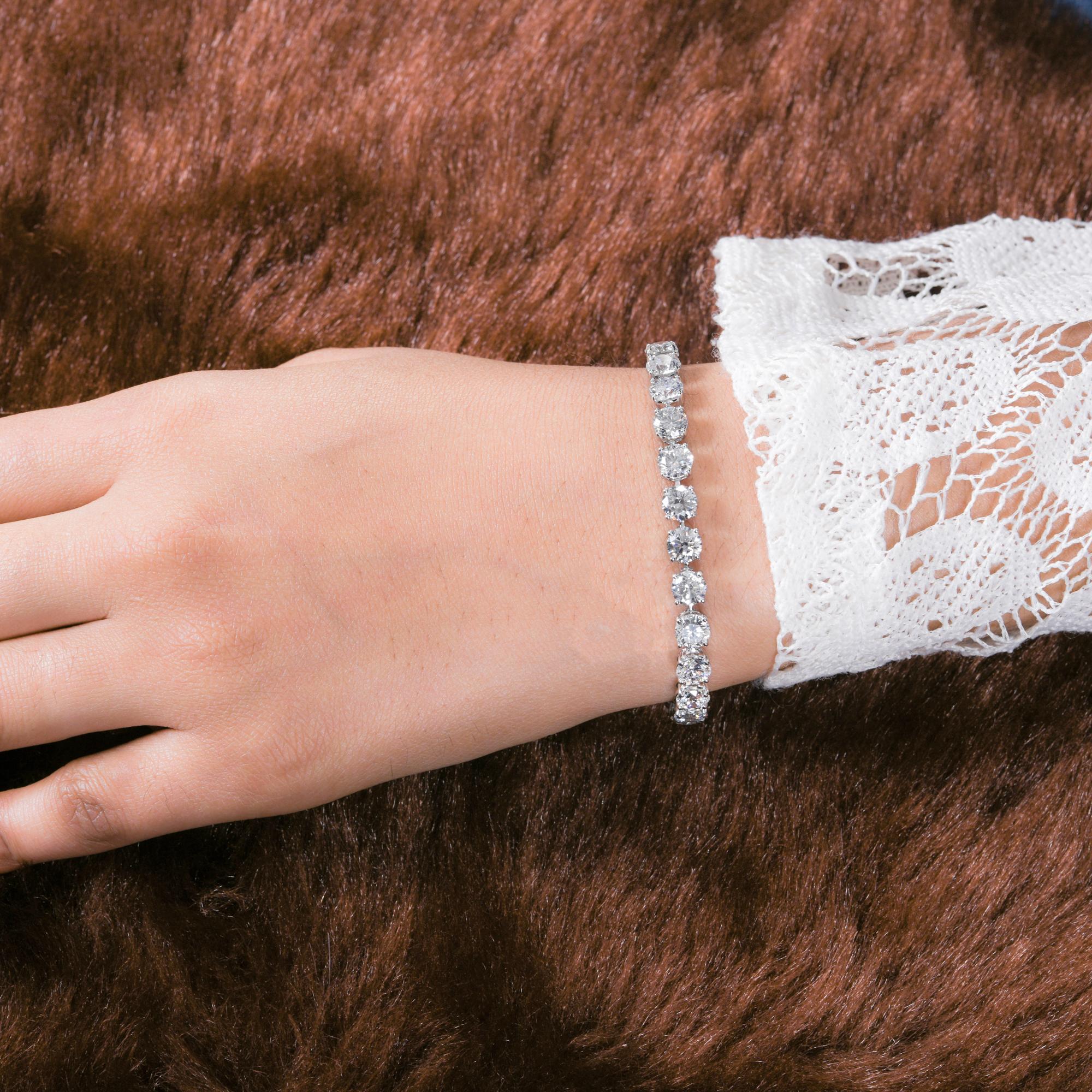 Taglio rotondo Bracciale tennis con diamanti tondi naturali da 18,62 carati in oro bianco 18 carati in vendita