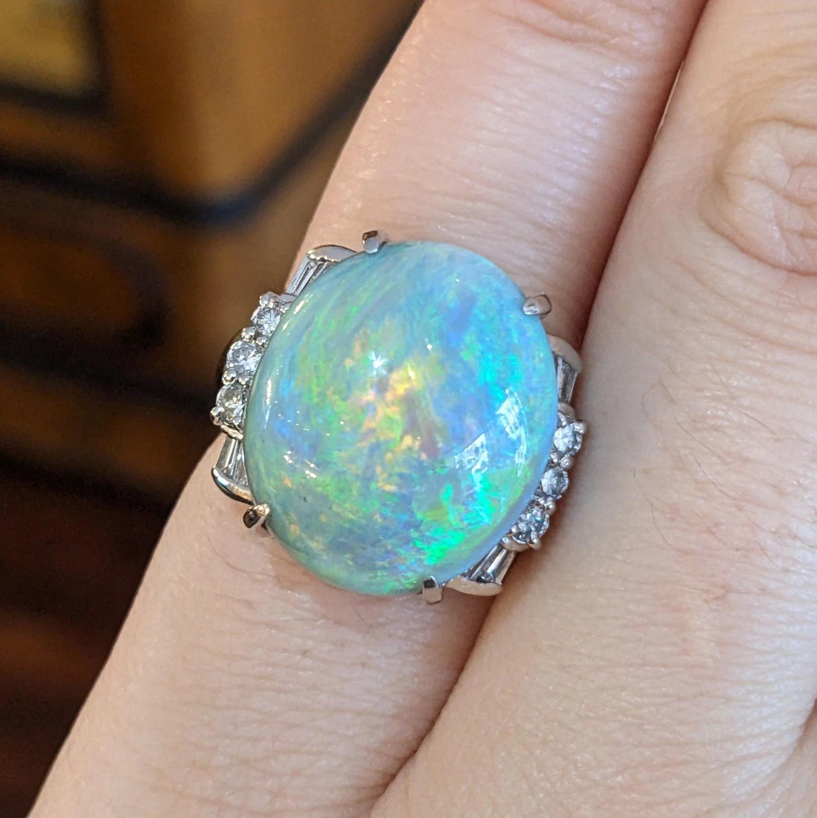 Taille cabochon Natural 18.70 ct Black Opal and Diamond Cocktail Ring in Platinum en vente
