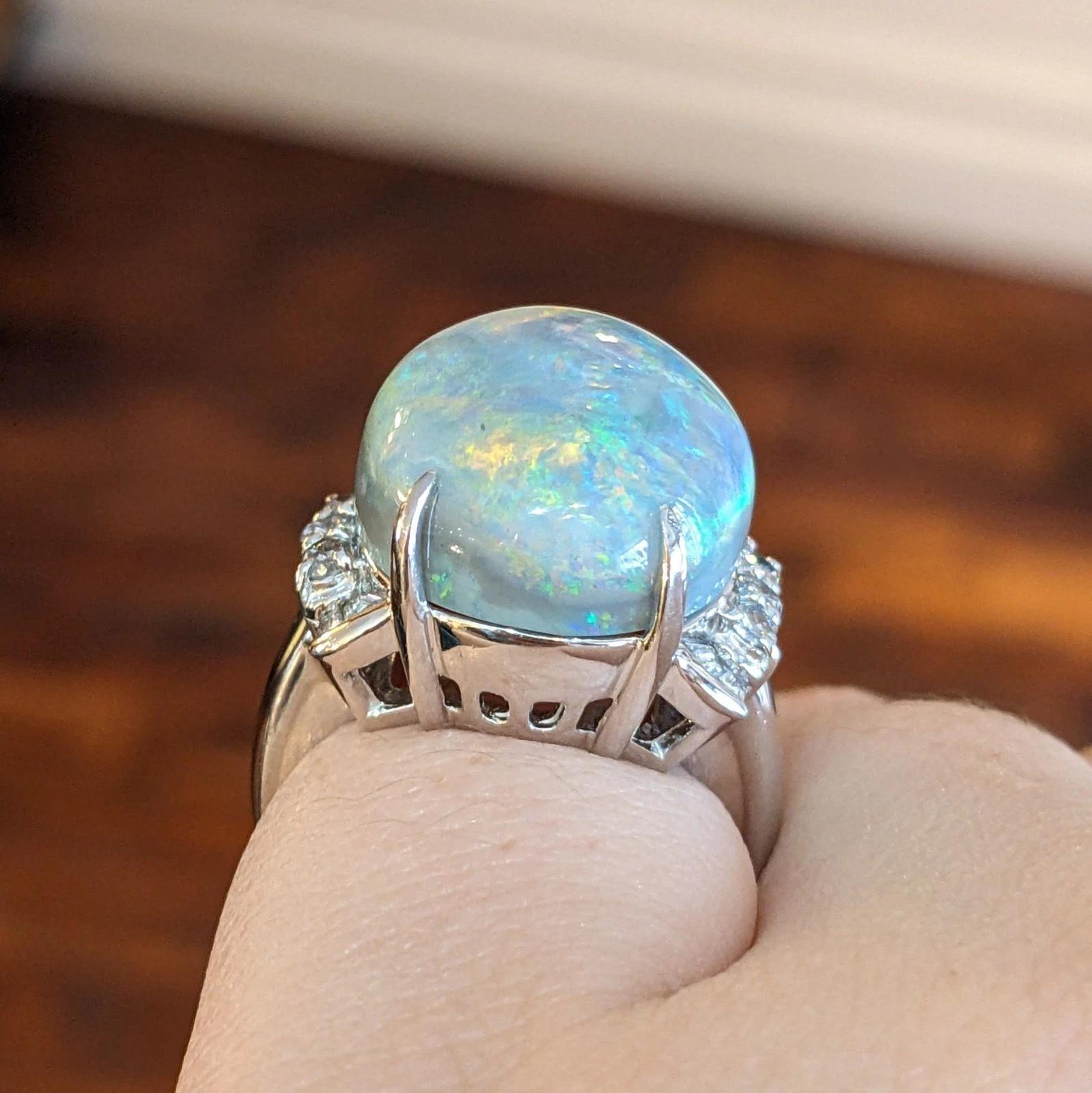 Natural 18.70 ct Black Opal and Diamond Cocktail Ring in Platinum Excellent état - En vente à La Jolla, CA