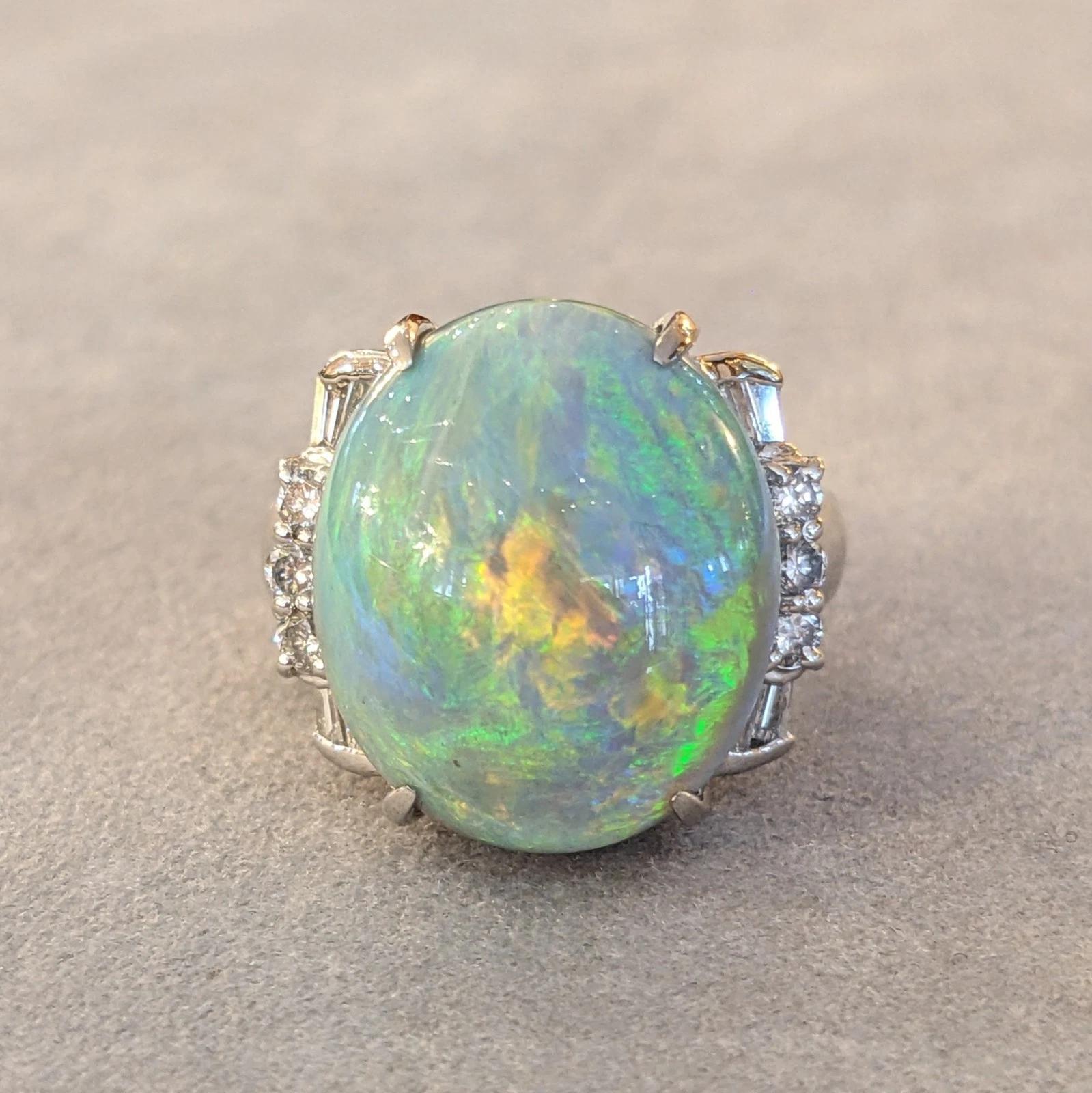 Natural 18.70 ct Black Opal and Diamond Cocktail Ring in Platinum Pour femmes en vente