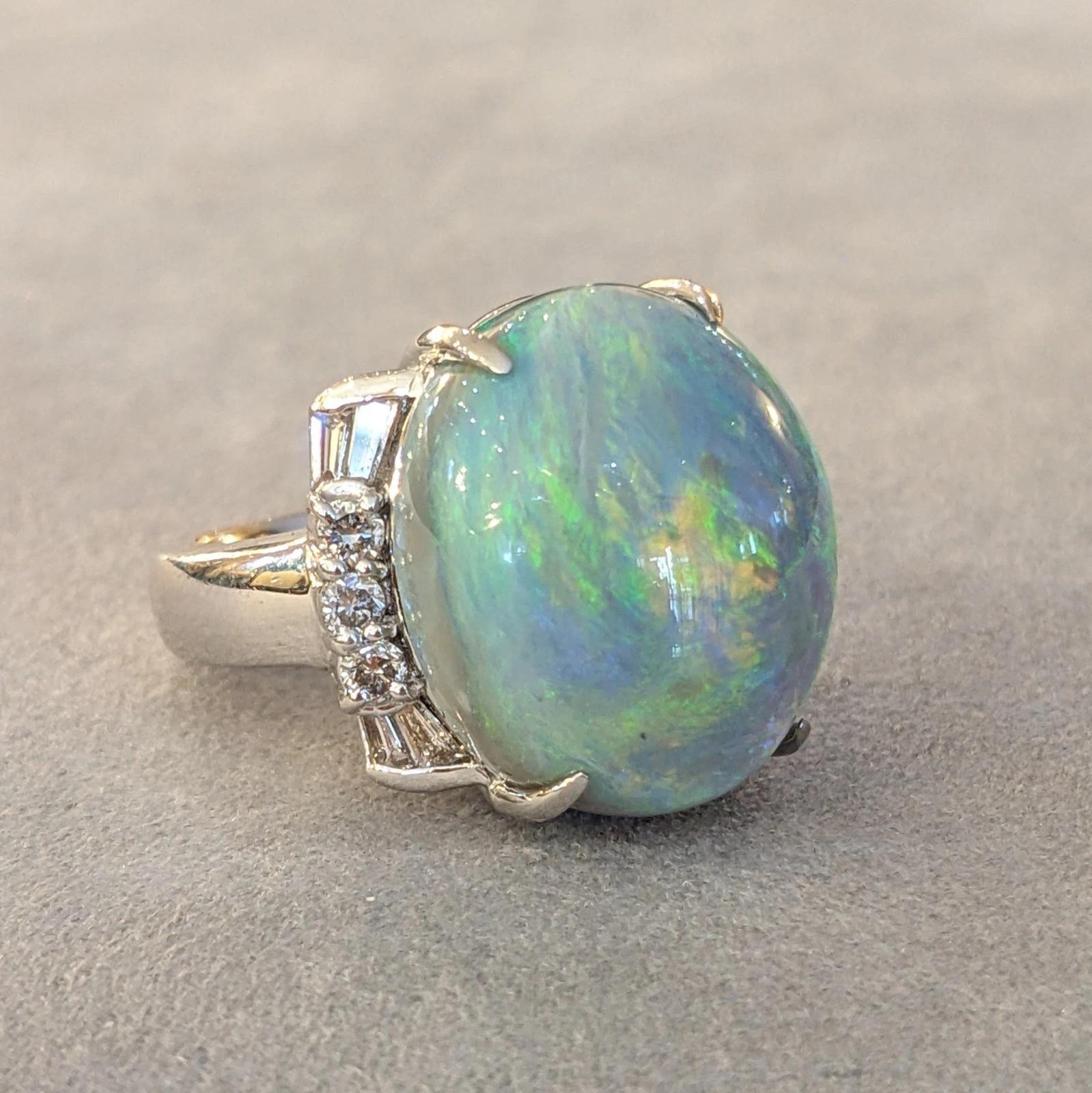 Natural 18.70 ct Black Opal and Diamond Cocktail Ring in Platinum en vente 1