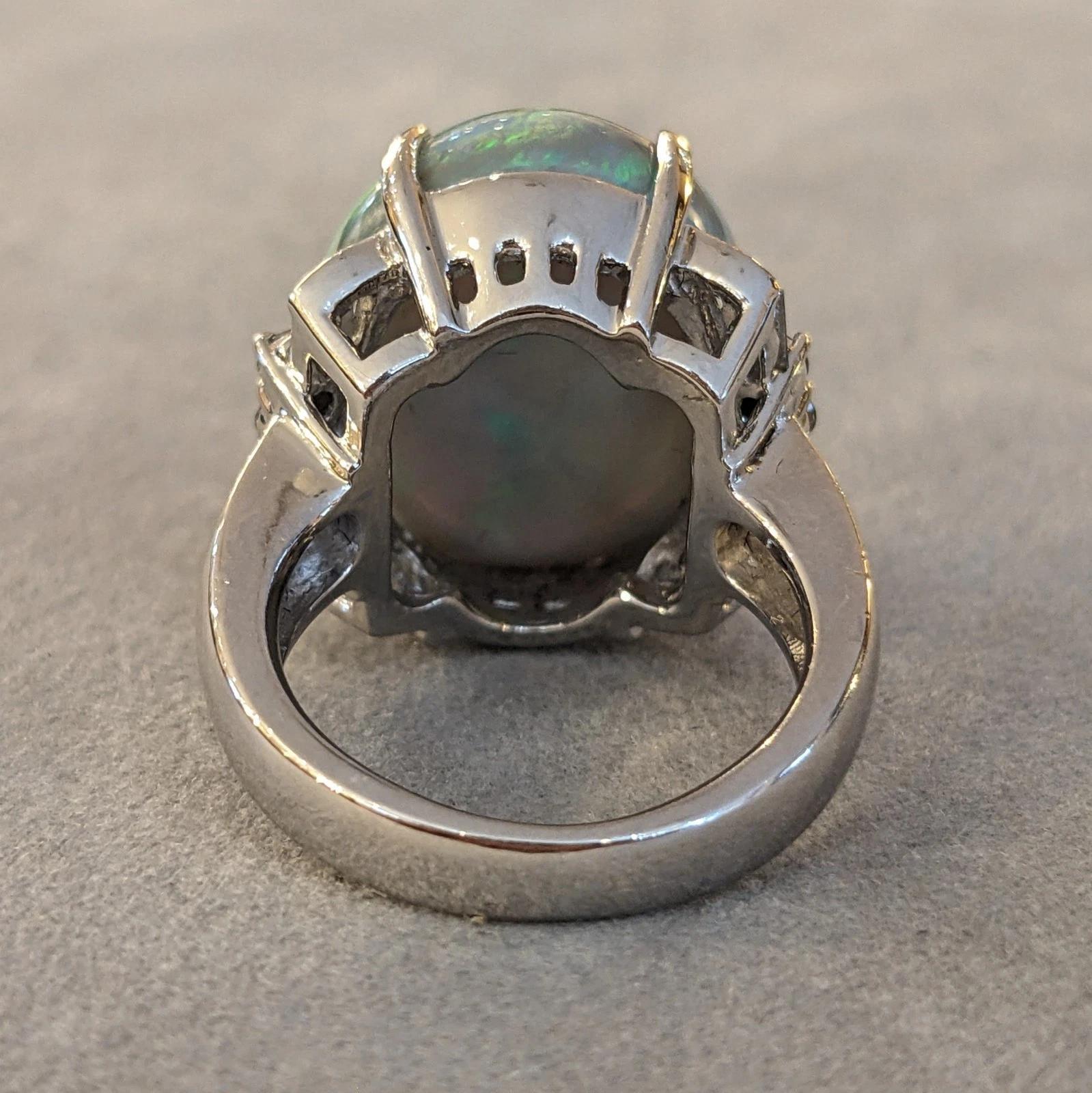 Natural 18.70 ct Black Opal and Diamond Cocktail Ring in Platinum en vente 3