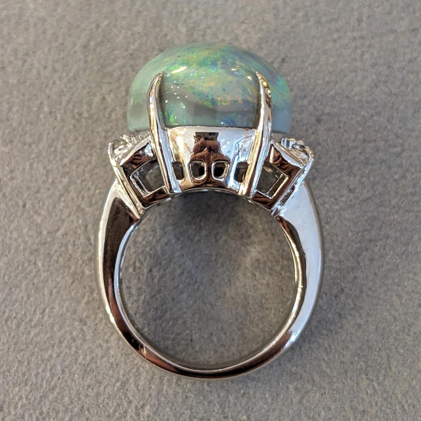 Natural 18.70 ct Black Opal and Diamond Cocktail Ring in Platinum en vente 4