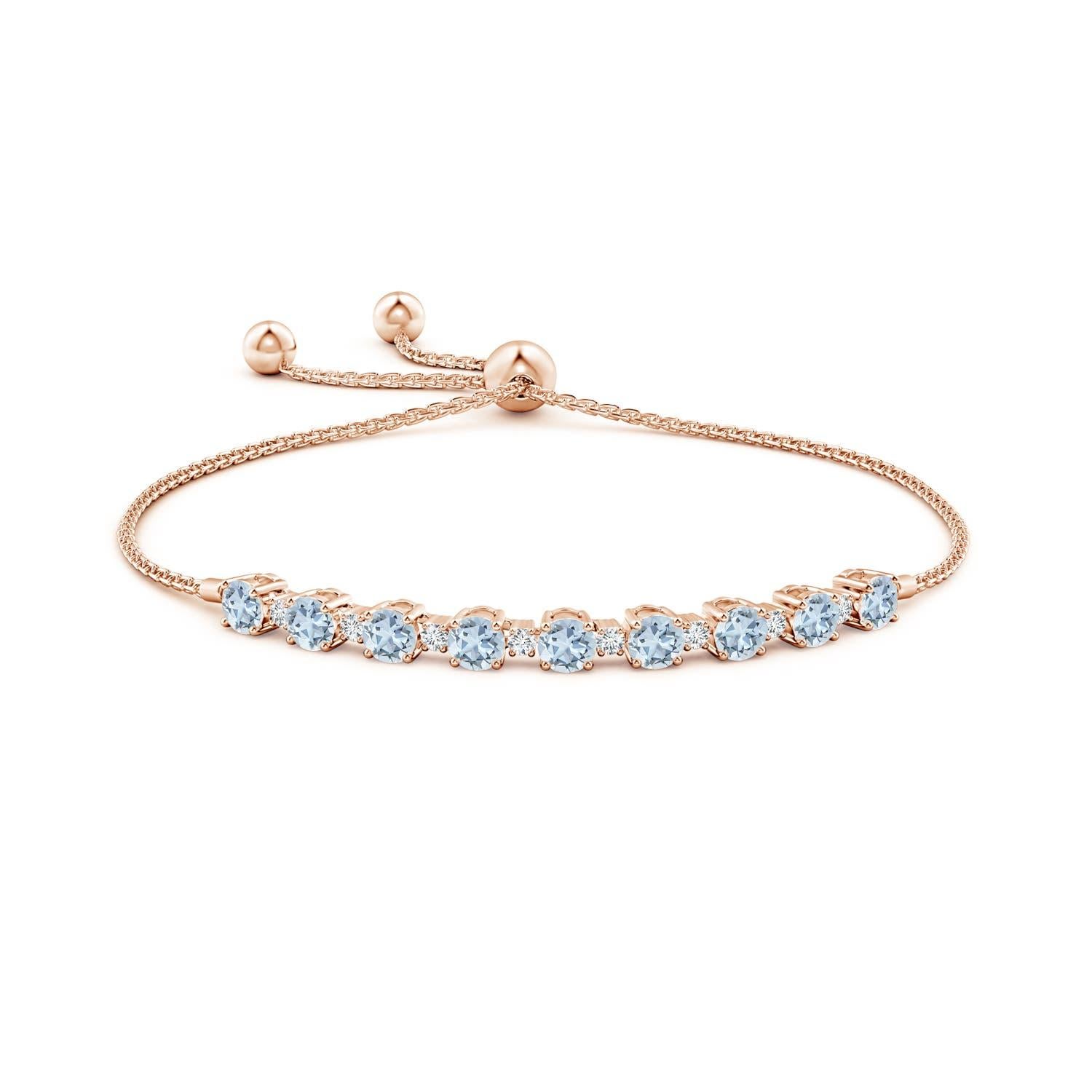Meeresblaue Aquamarine und glitzernde Diamanten vereinen sich auf diesem Tennis-Bolo-Armband aus 14 Karat Roségold. Sie sind abwechselnd mit Zacken besetzt und sorgen für einen klassischen Look. Dieses Armband ist verstellbar und passt den meisten