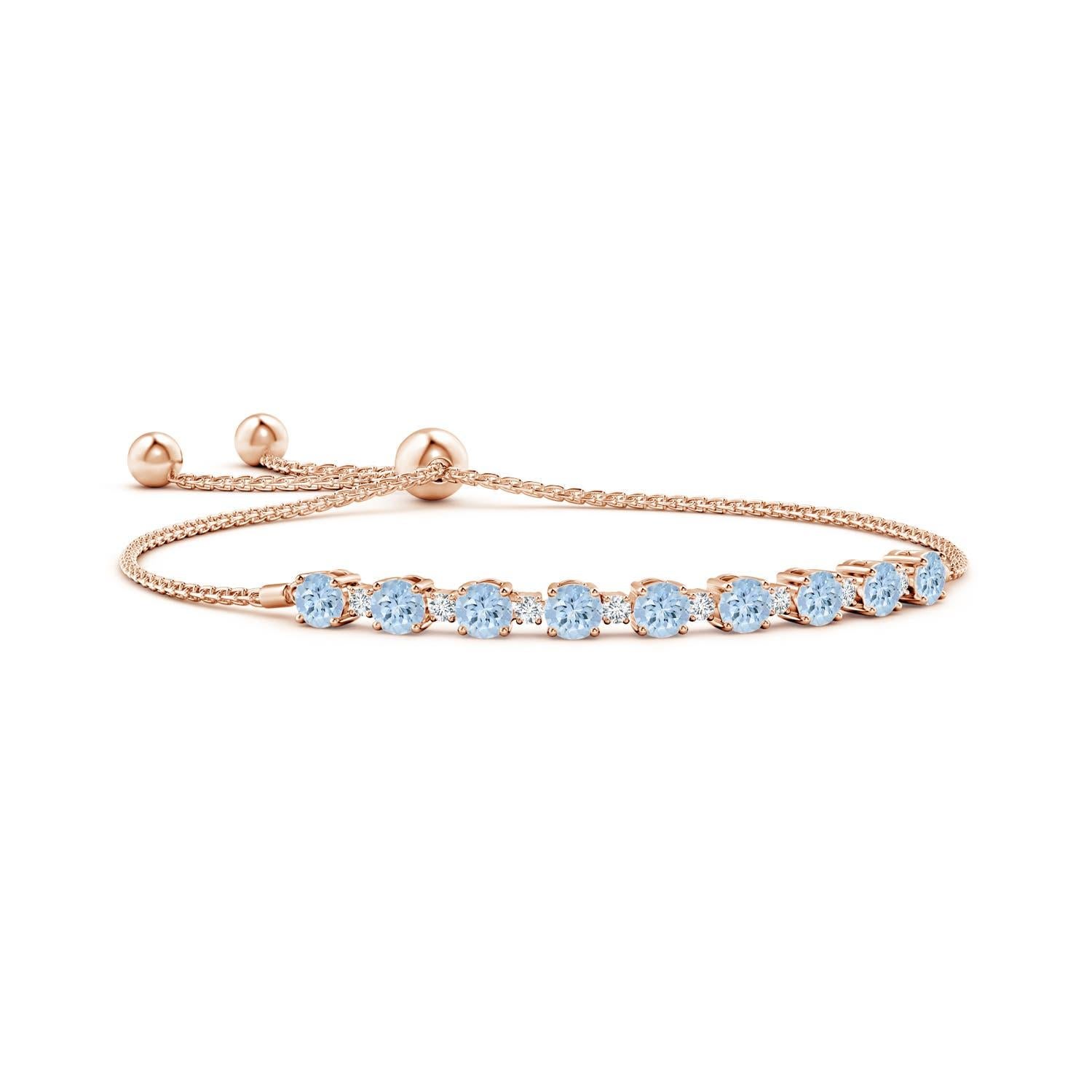 Meeresblaue Aquamarine und glitzernde Diamanten vereinen sich auf diesem Tennis-Bolo-Armband aus 14 Karat Roségold. Sie sind abwechselnd mit Zacken besetzt und sorgen für einen klassischen Look. Dieses Armband ist verstellbar und passt den meisten