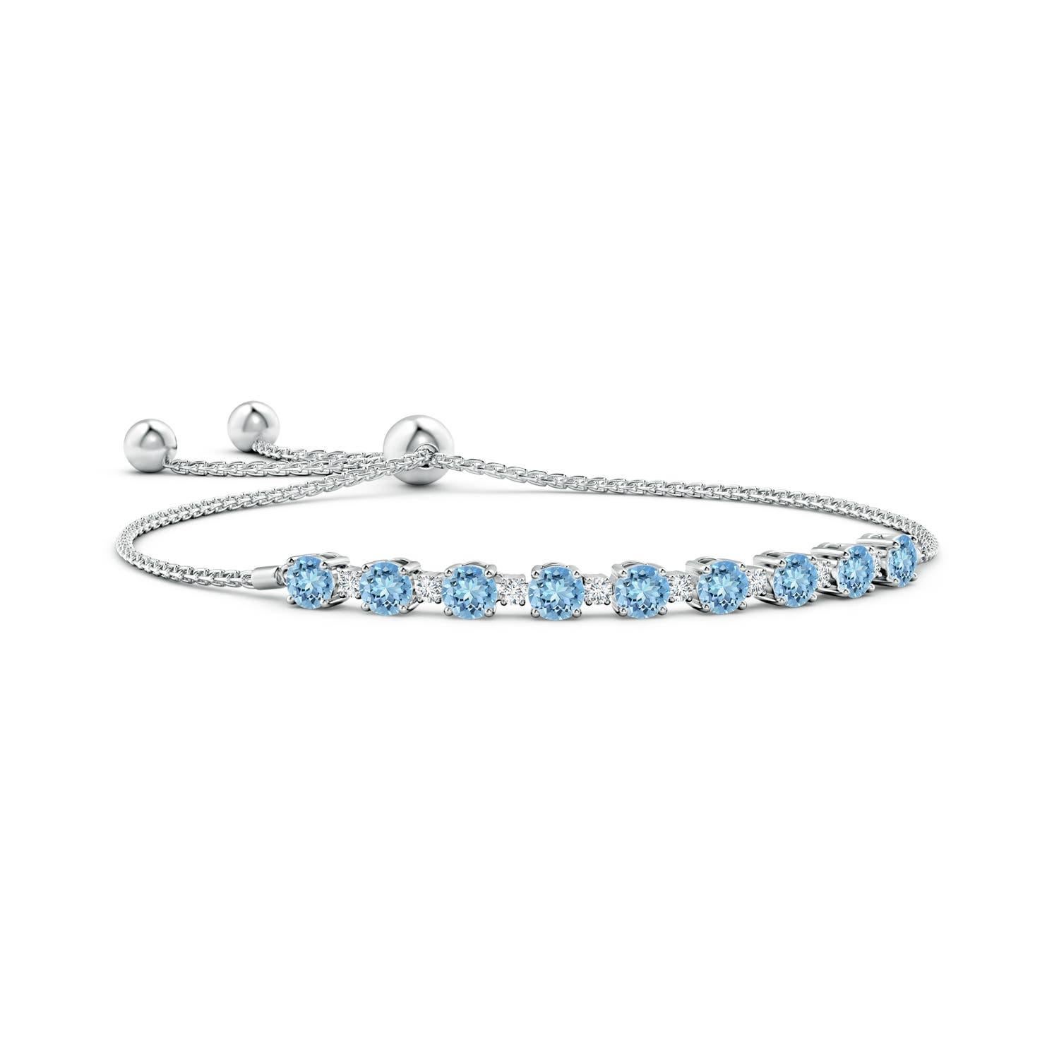 Meeresblaue Aquamarine und glitzernde Diamanten vereinen sich auf diesem Tennis-Bolo-Armband aus 14 Karat Weißgold. Sie sind abwechselnd mit Zacken besetzt und sorgen für einen klassischen Look. Dieses Armband ist verstellbar und passt den meisten