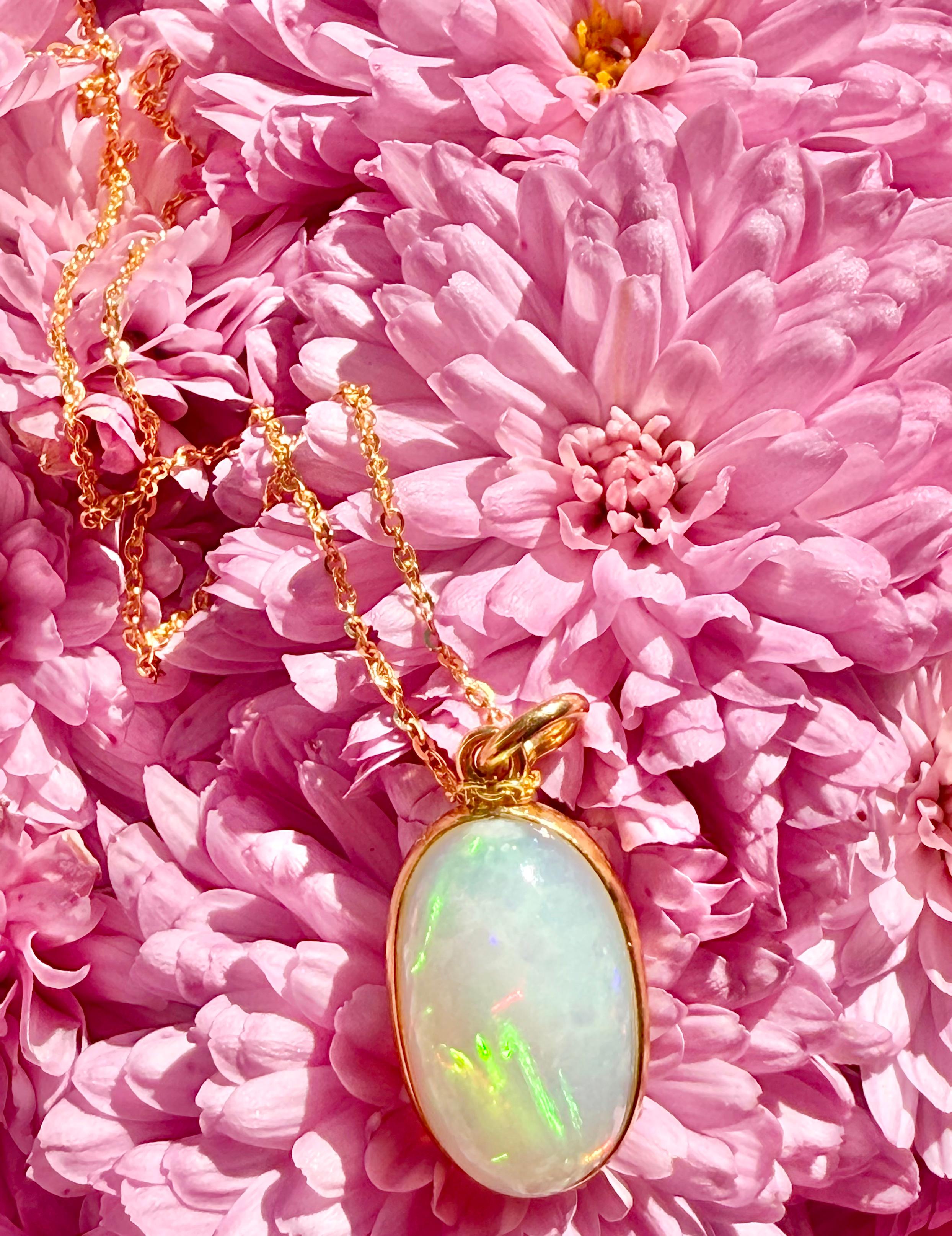 Pendentif en or jaune 18 carats Cabochon d'opale naturelle sur chaîne en or massif 18 carats Neuf - En vente à Naples, NY
