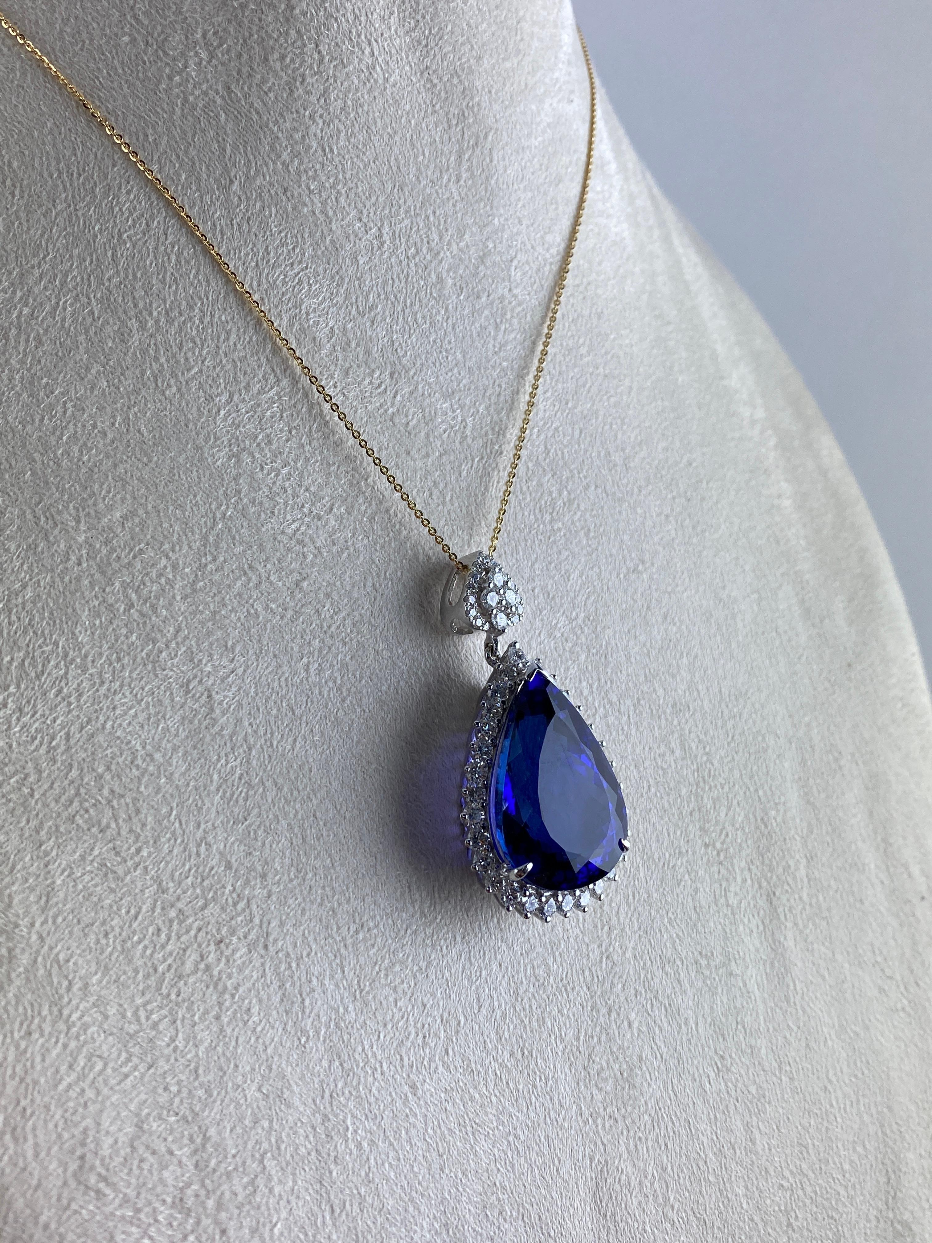 Contemporary Natural 18K White Gold 44.7 Carat Tanzanite Pendent Necklace with Cert, Rare For Sale