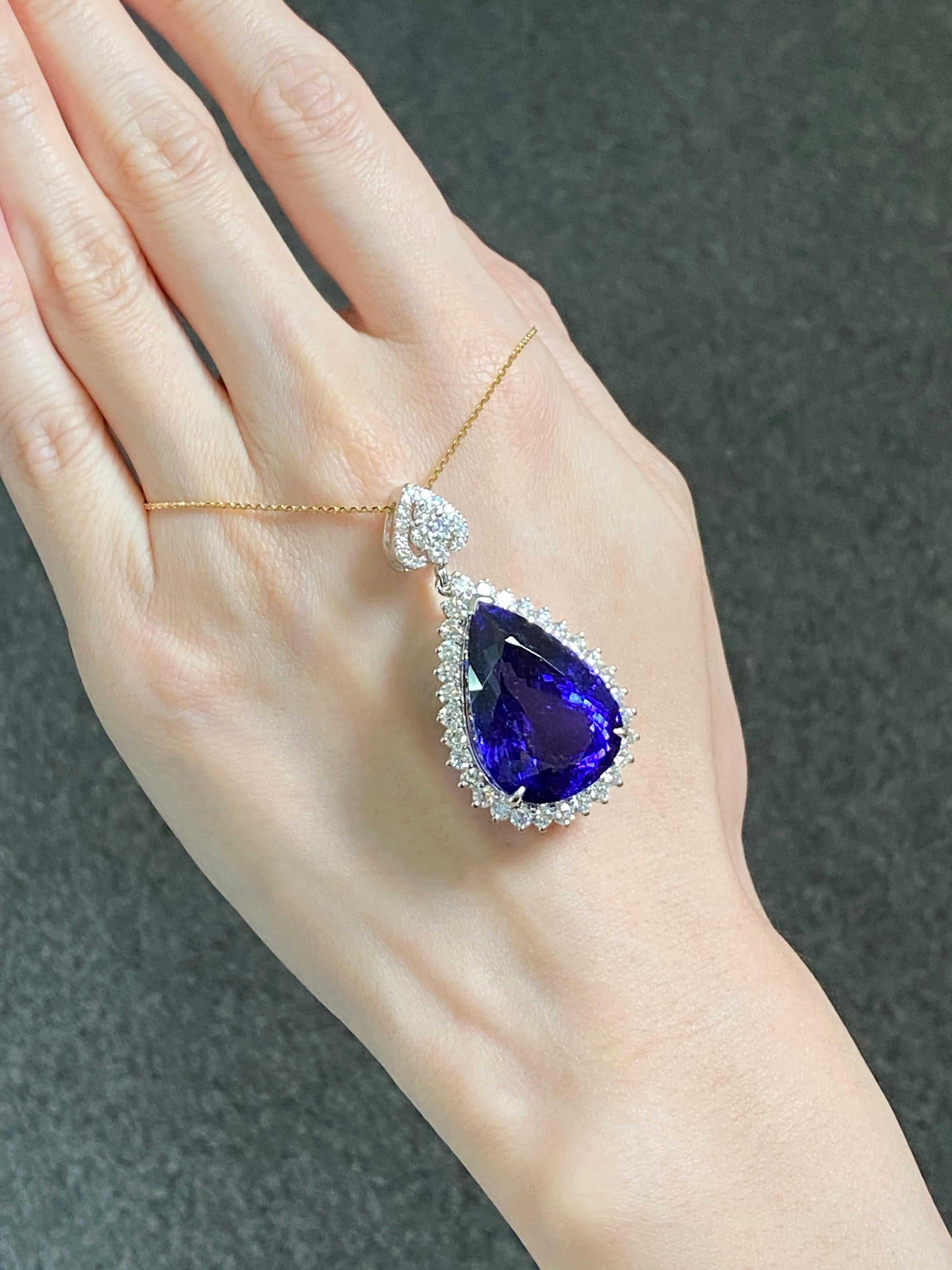 Natural 18K White Gold 44.7 Carat Tanzanite Pendent Necklace with Cert, Rare In New Condition For Sale In Bangkok, Thailand