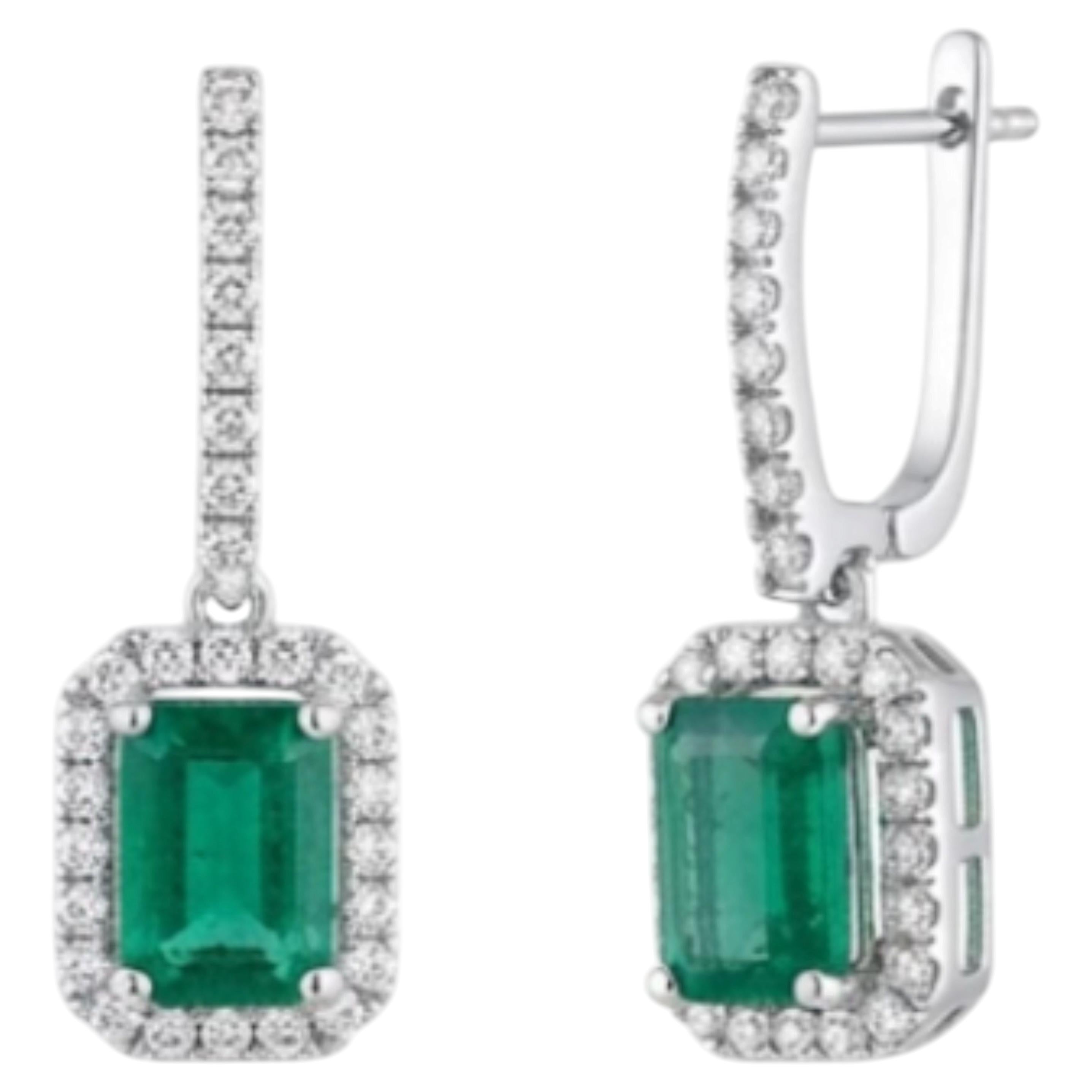 Pendiente con esmeralda natural de 1,90 quilates y diamante de 0,72 quilates en oro blanco de 14K
