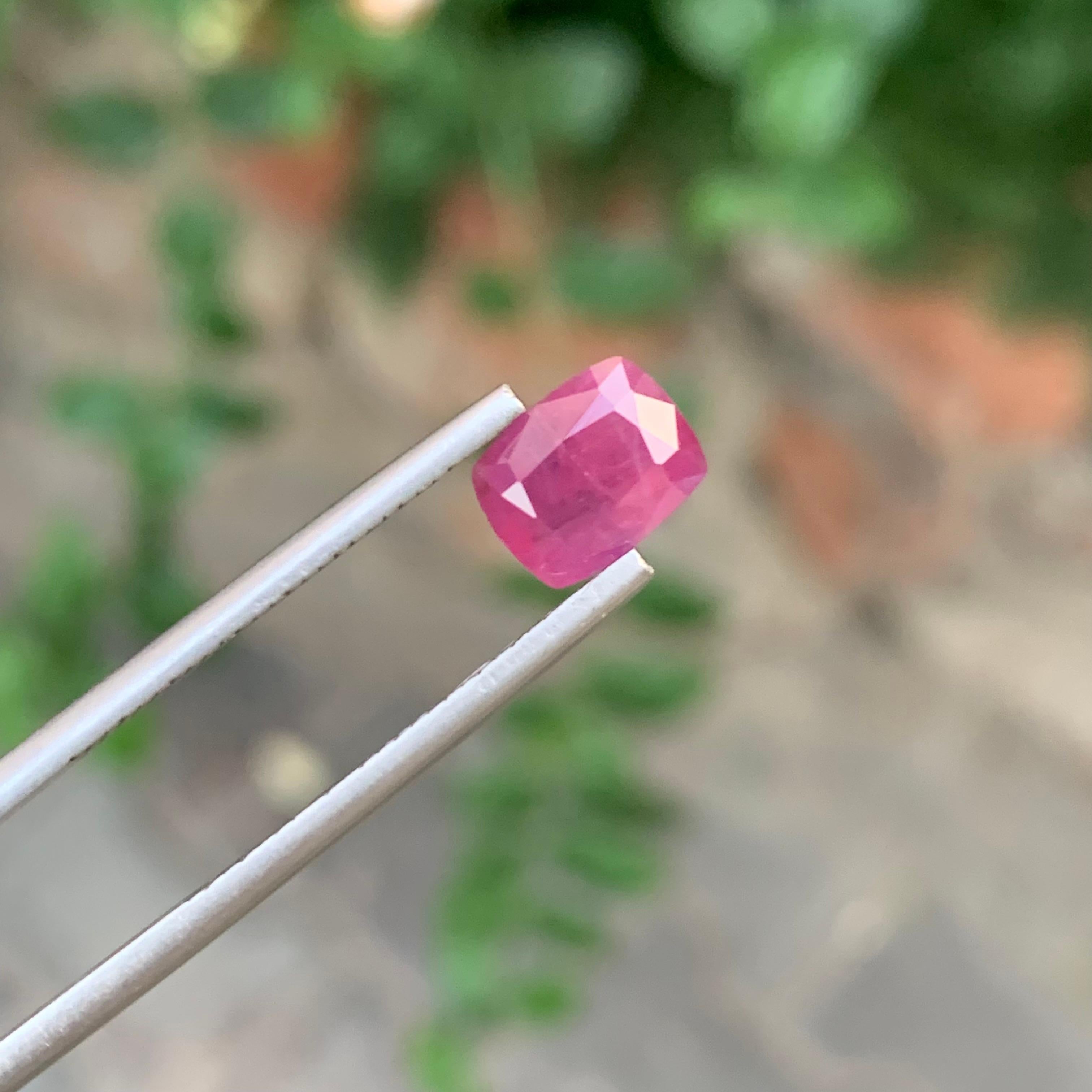 Rubis libre
Poids : 1,95 carats
Dimension : 8 x 6,2 x 3,7 mm
Origine : Jagdalek Afghanistan
Forme : Coussin
Couleur : rose
Traitement : Non / Naturel
Certificat : Sur demande 

Jagdalek, situé dans l'est de l'Afghanistan, est réputé pour ses rubis