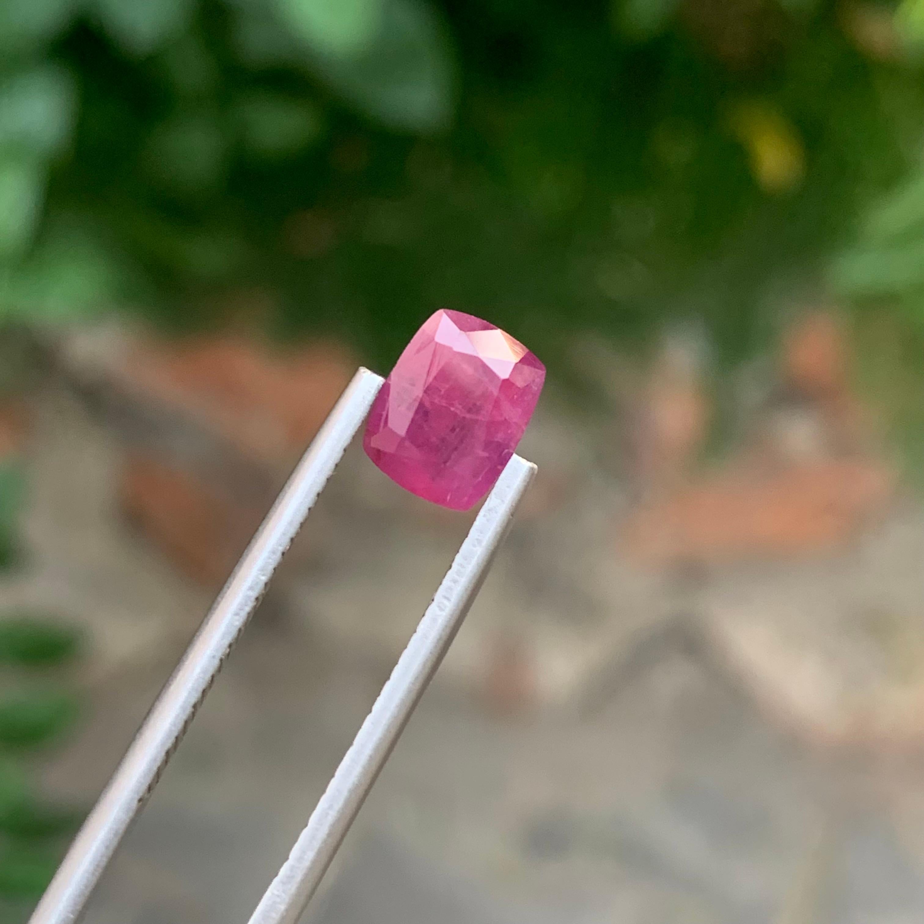Pierre précieuse ornée de rubis facettés naturels de 1,95 carat d'Afghanistan Neuf - En vente à Peshawar, PK