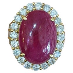 Ring aus 18 Karat Gelbgold mit natürlichem 19.83 Karat Cabochon-Rubin und Diamant