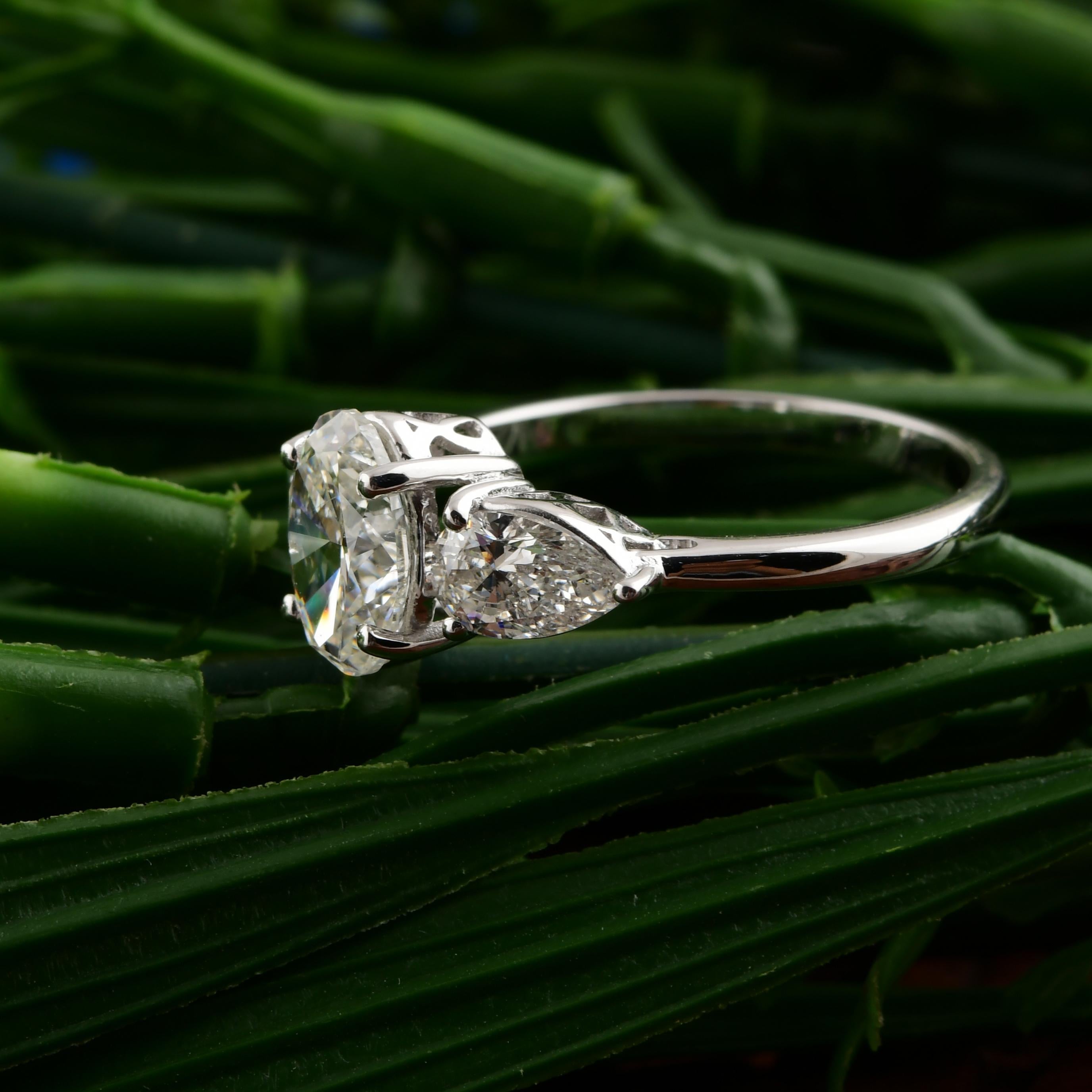 Modern Natural 2 Carat SI Clarity HI Color Oval Pear Diamond Ring 18 Karat White Gold For Sale