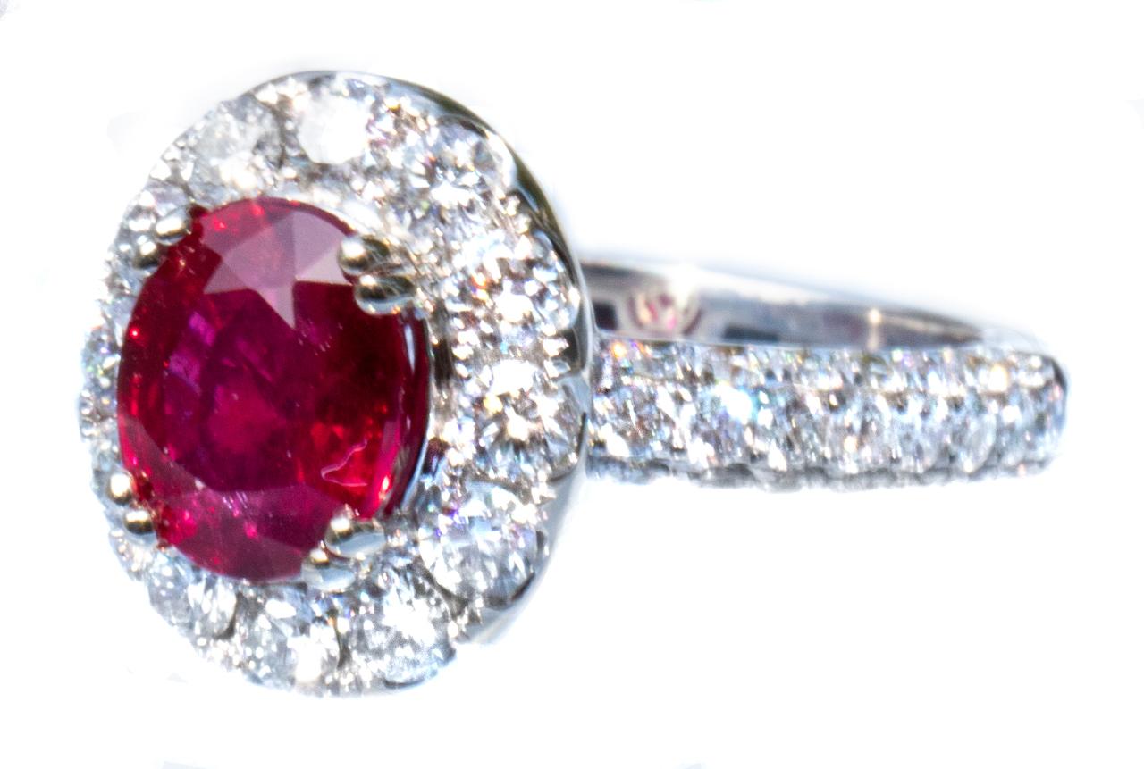 Contemporary Natural 2 ct Unheated Ruby & Diamond Ring For Sale