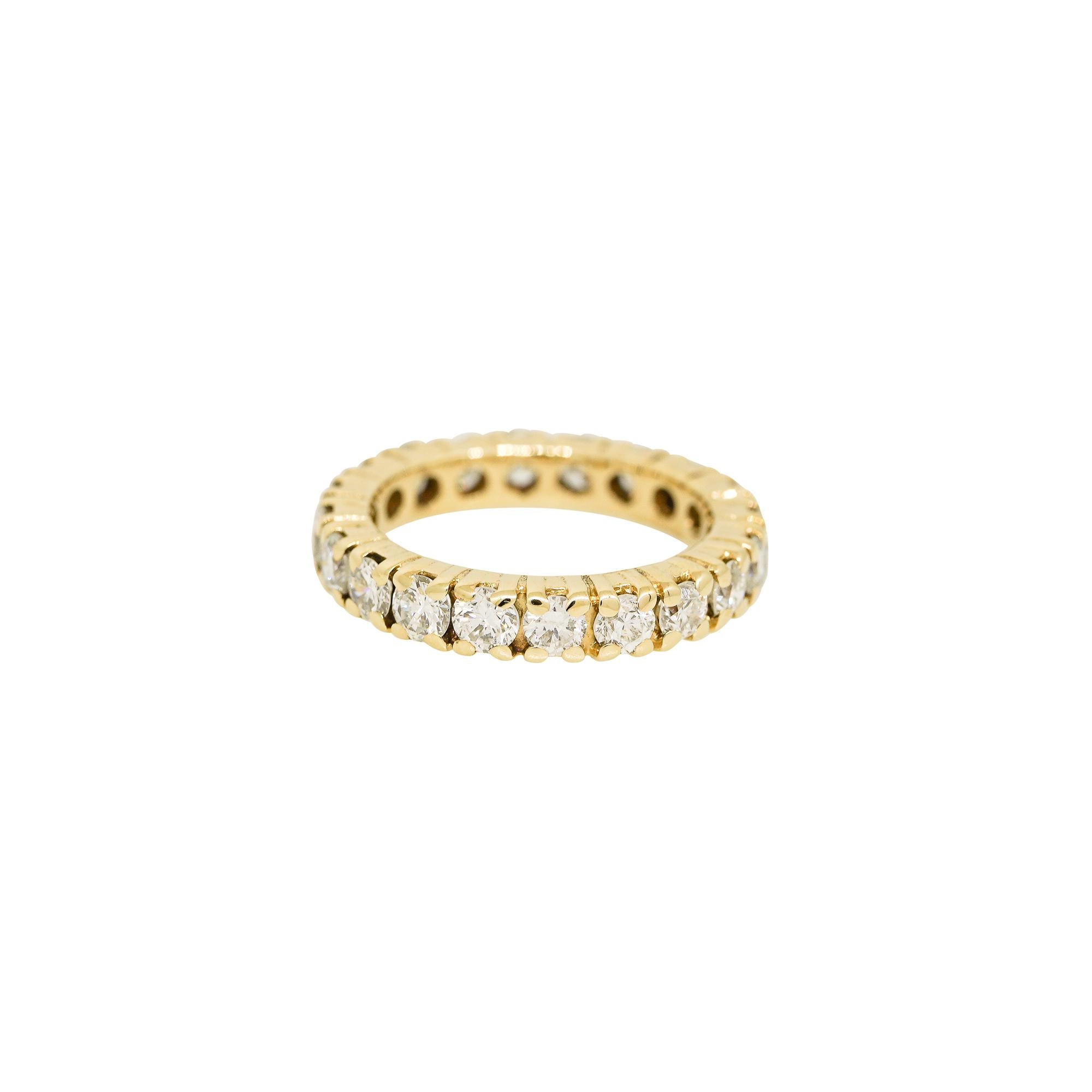 Natürlicher 2,0 Karat Runder Brillant Diamant 14-Karat Ewigkeitsring Vorrätig

Dieser Ewigkeitsring mit rundem Brillantschliff ist ein modernes Schmuckstück, das als Ehering, als stapelbarer Modering oder als beides getragen werden kann! Die