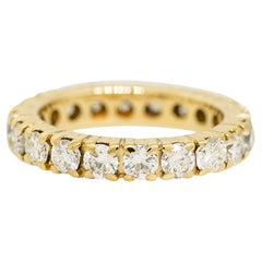 Natural 2.0 Carat Round Brilliant Diamond 14-Karat Eternity Ring En Stock