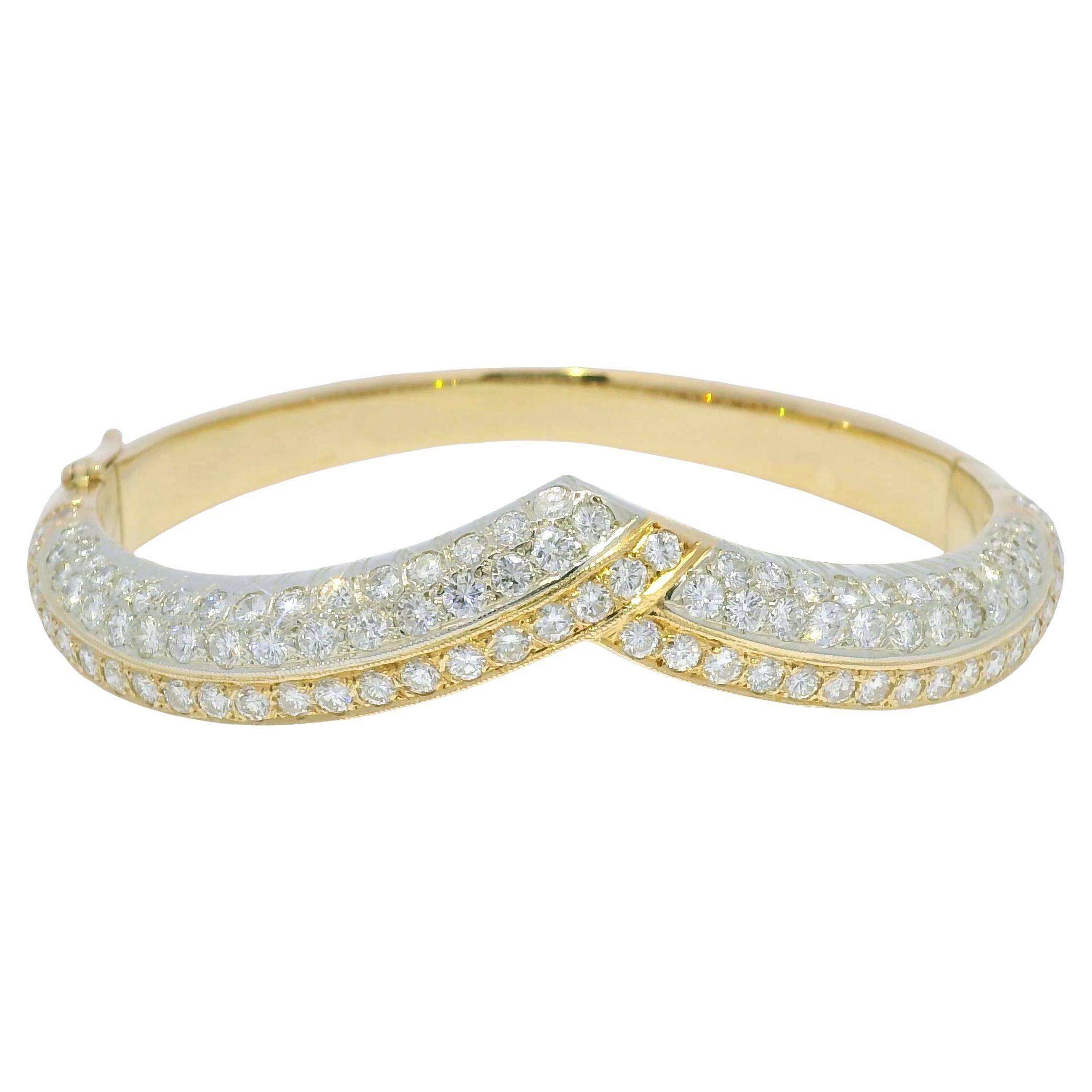 Natural 2.0 Carat Round Brilliant Diamond "V" 18-Karat Bangle Bracelet In Stock For Sale