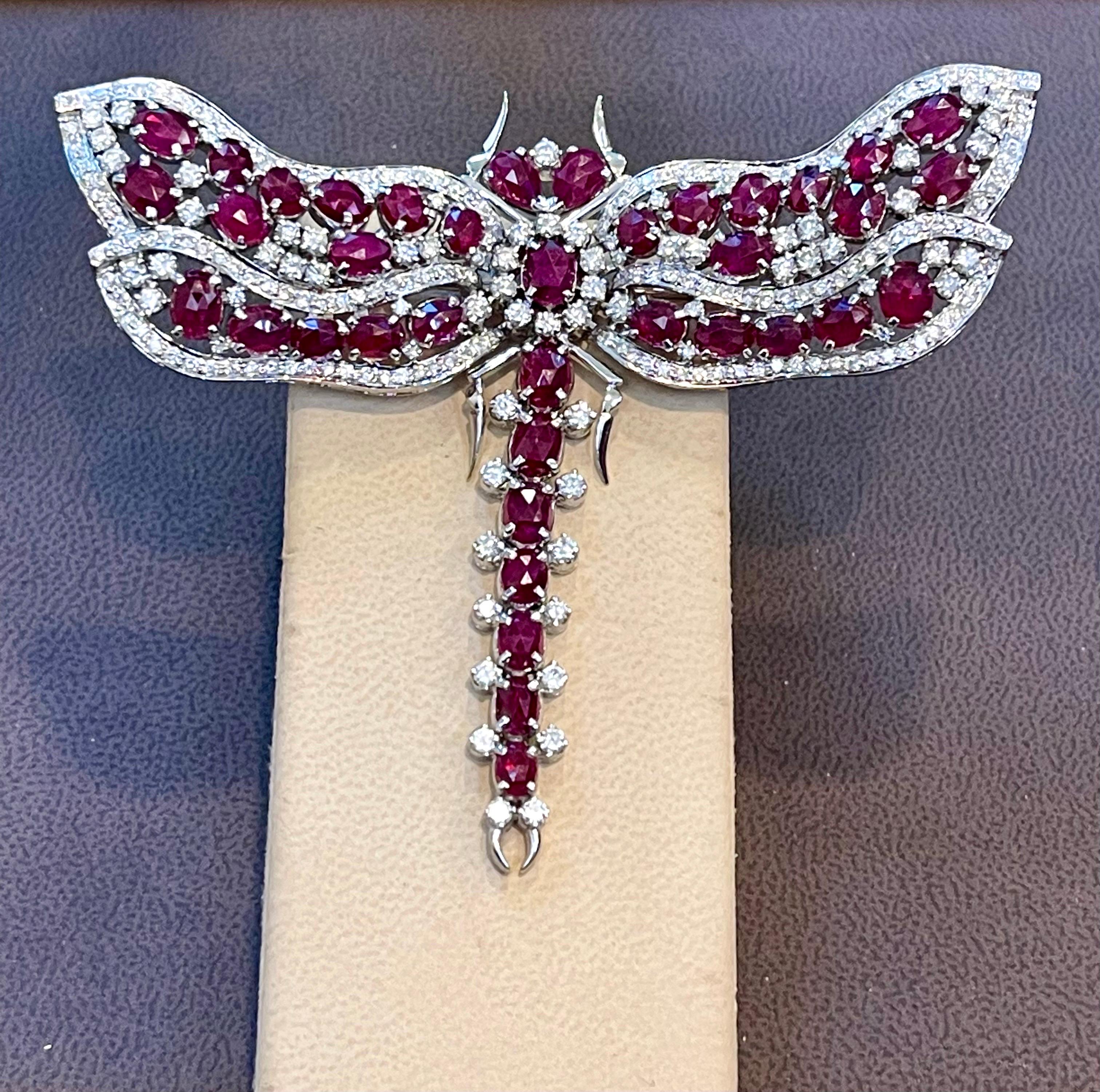 Round Cut Natural 20 Ct Burma Ruby & 10 Ct Diamond Butterfly 18 Kt White Gold Pin/Brooch For Sale
