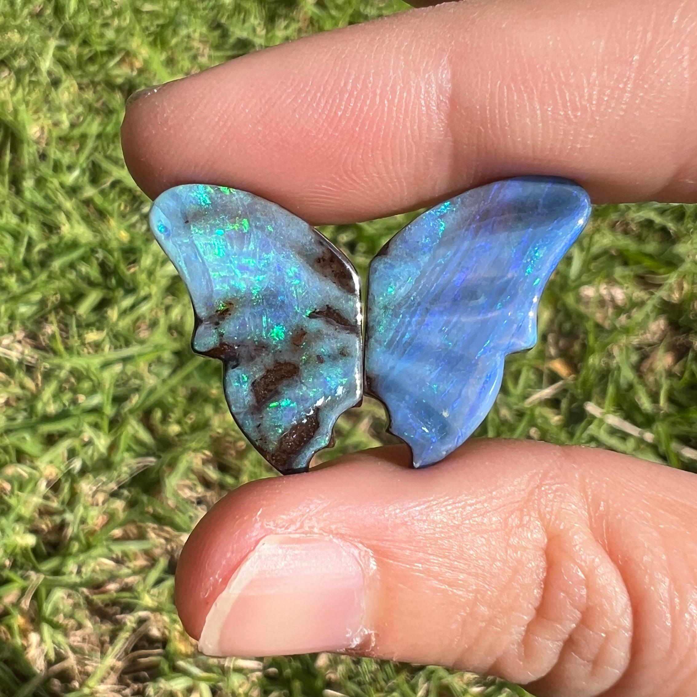 Natural 20.08 Ct Carved Boulder Opal Butterfly Wings mined by Sue Cooper In New Condition For Sale In BELCONNEN, ACT