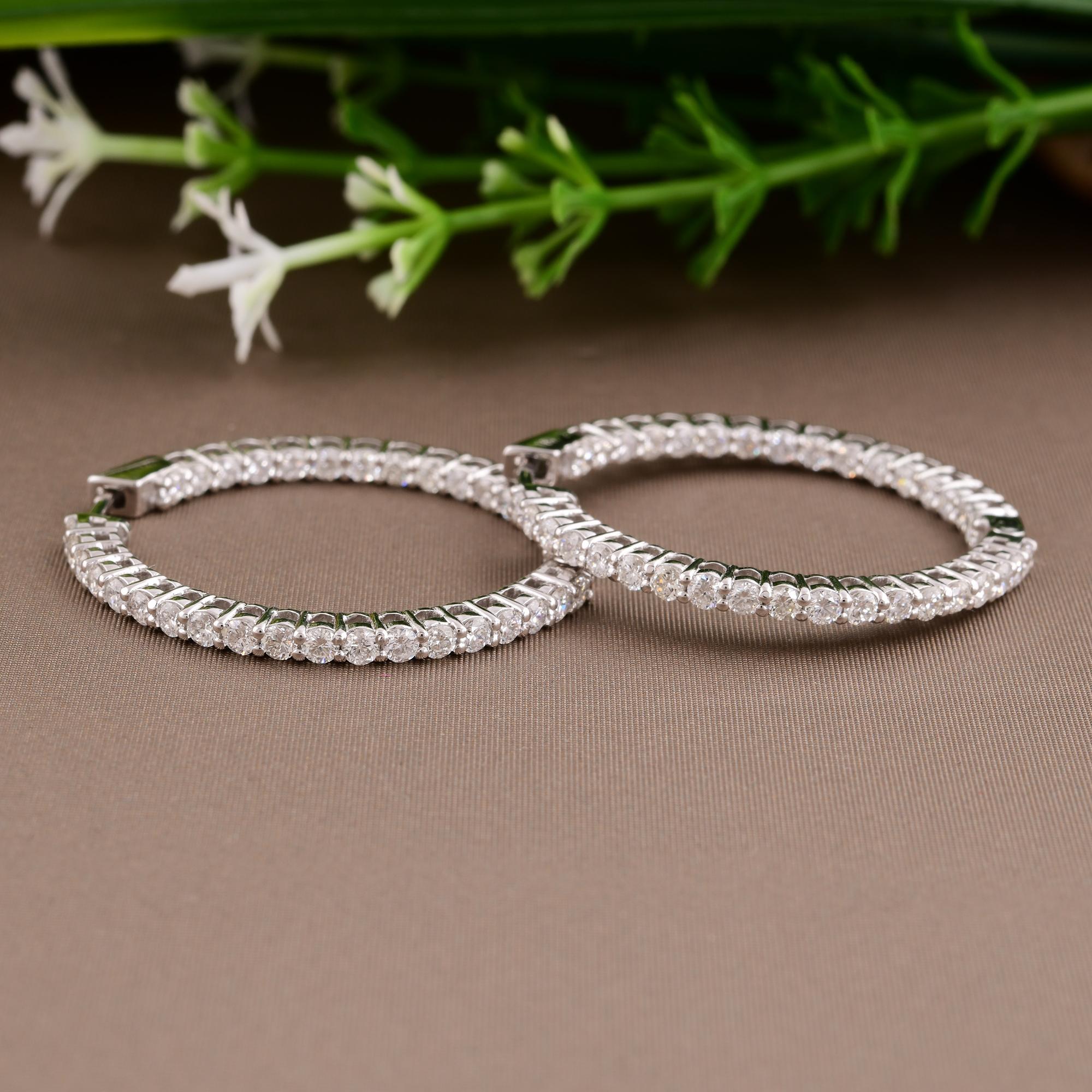 Moderno Orecchini a cerchio con diamanti rotondi naturali da 2,01 carati in oro bianco 14 carati Gioielli di pregio in vendita