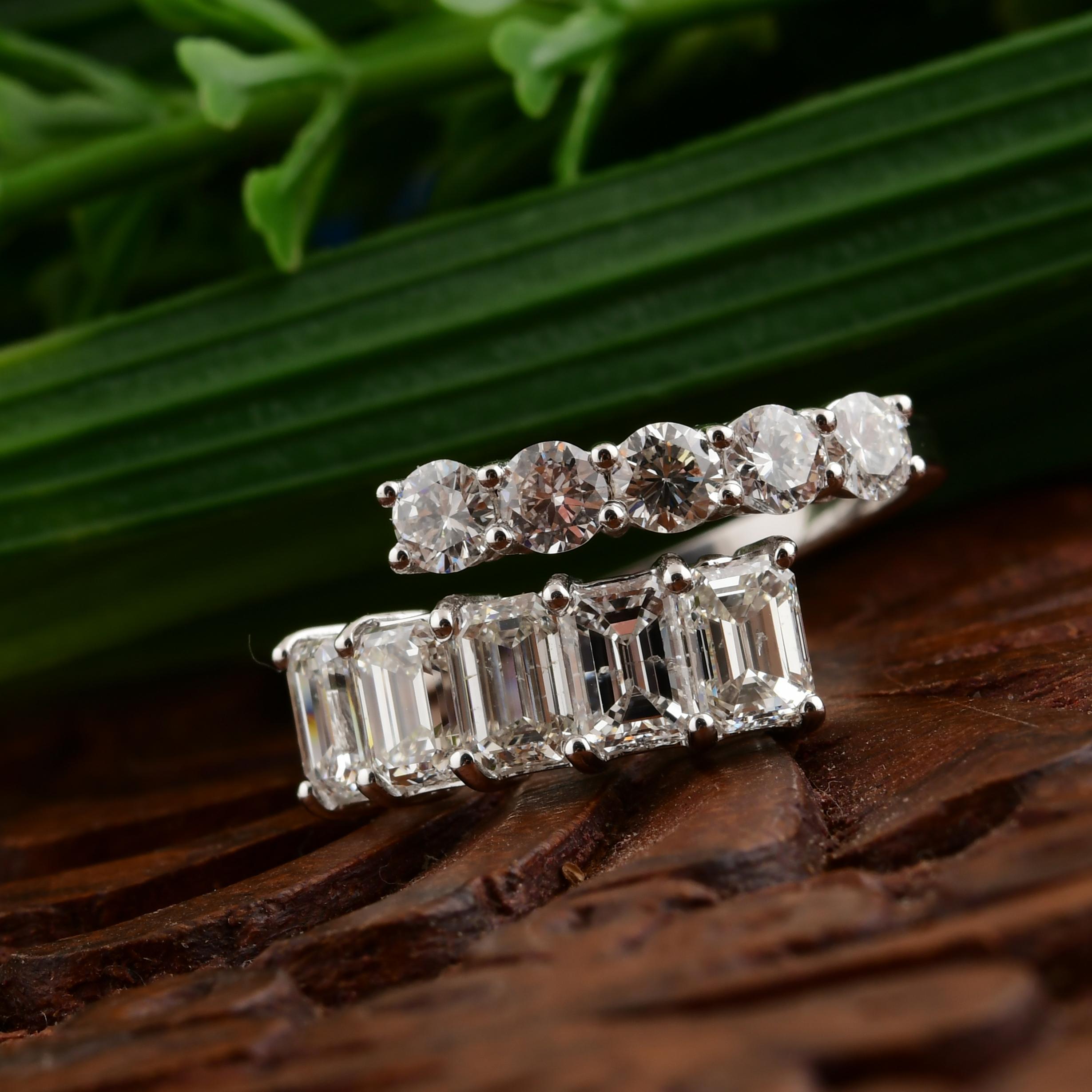 Anello a fascia con diamante taglio smeraldo rotondo naturale da 2,03 carati SI/H in oro bianco 18 carati in vendita 1