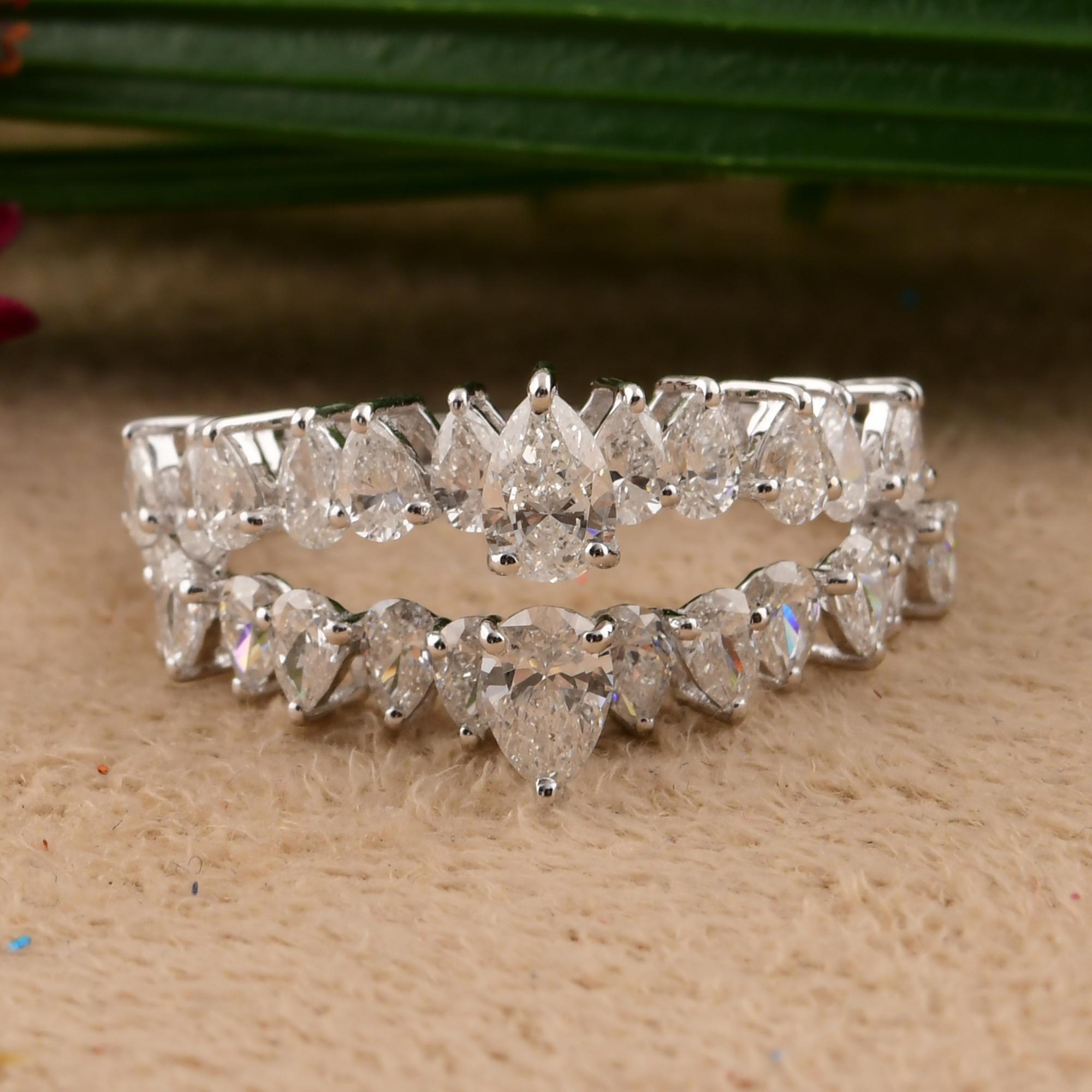 Celebra la elegancia atemporal con este exquisito anillo de diamantes en forma de pera de 2,04 quilates, una elección perfecta para marcar los momentos más especiales de la vida. Un diamante natural en forma de pera de 2,04 quilates, de color H y
