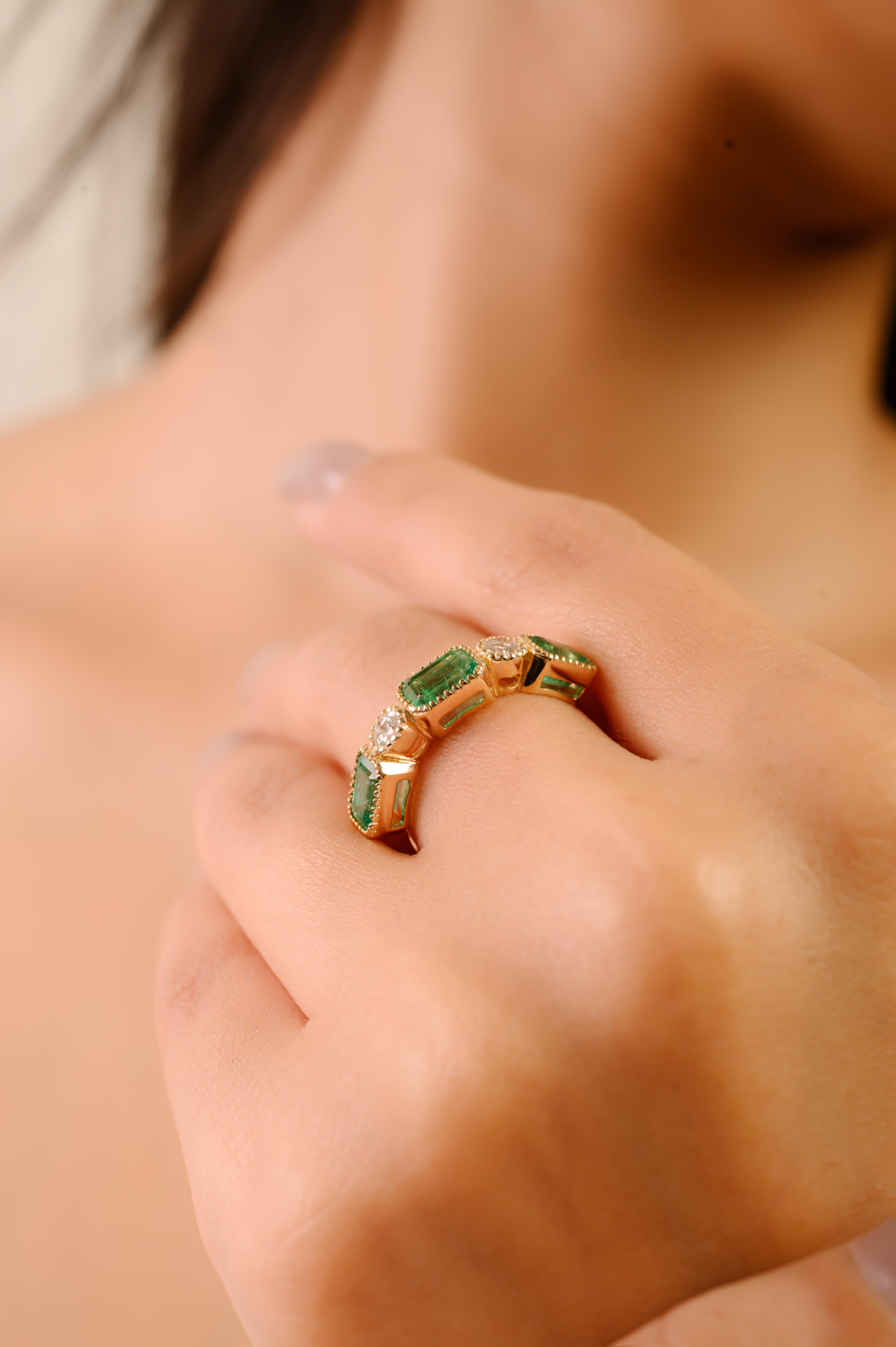 En vente :  Nature 2.07 Ct Octagon Emerald & Diamond Stackable Band Ring in 14K Yellow Gold 10