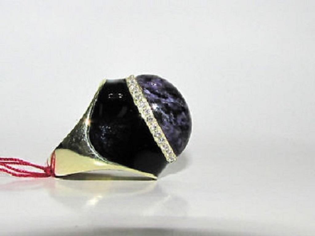 The Ultra Modern



20.00ct. Natural Purple Jade

&

.75ct. diamonds ring

Vs-2 clarity G-color.



Ring, entire handmade

Black enamel finish dome effect

26.30mm wide

from top of jade to finger:

15.50mm



18.5 grams

14kt. yellow gold.

$4,500