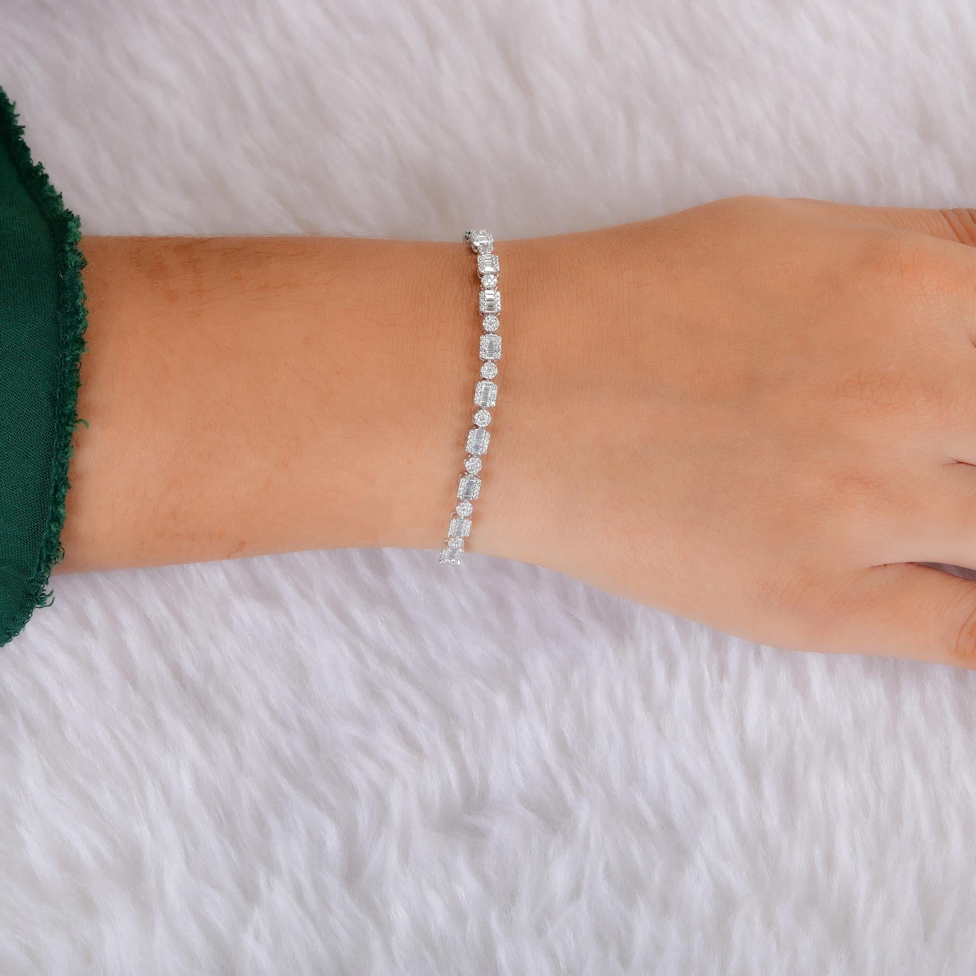 Diese natürlichen 2,09 Karat Diamant-Cluster 14 Karat Weißgold Tennis-Armband Merkmale 
zierliche rechteckige Form, besetzt mit Diamanten im Baguette- und Rundschliff, und runde Form mit Diamanten im Rundschliff, die in einem alternativen Muster zu