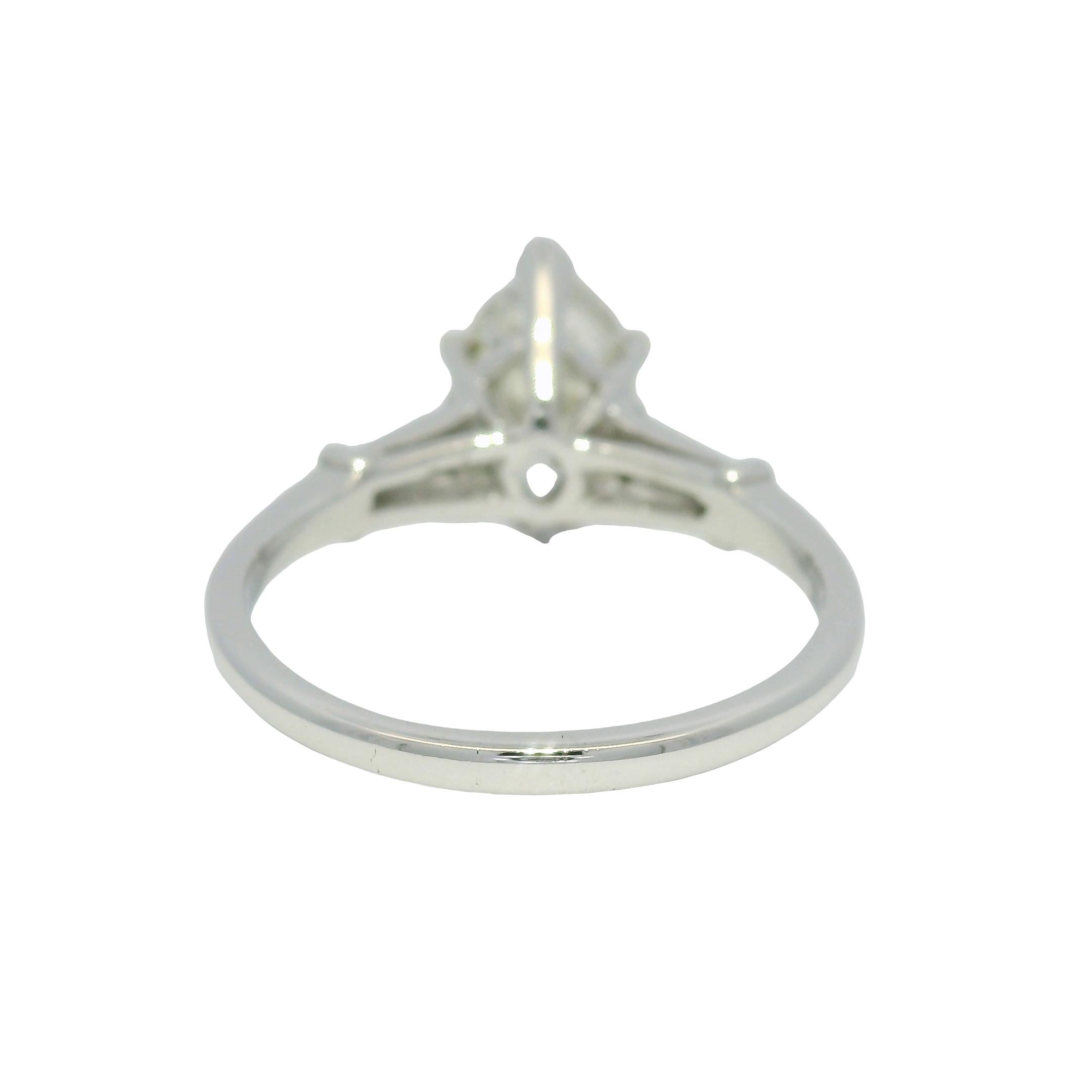 Anello di fidanzamento in platino con diamante marquise da 2,10 carati Nature in stock in vendita 5