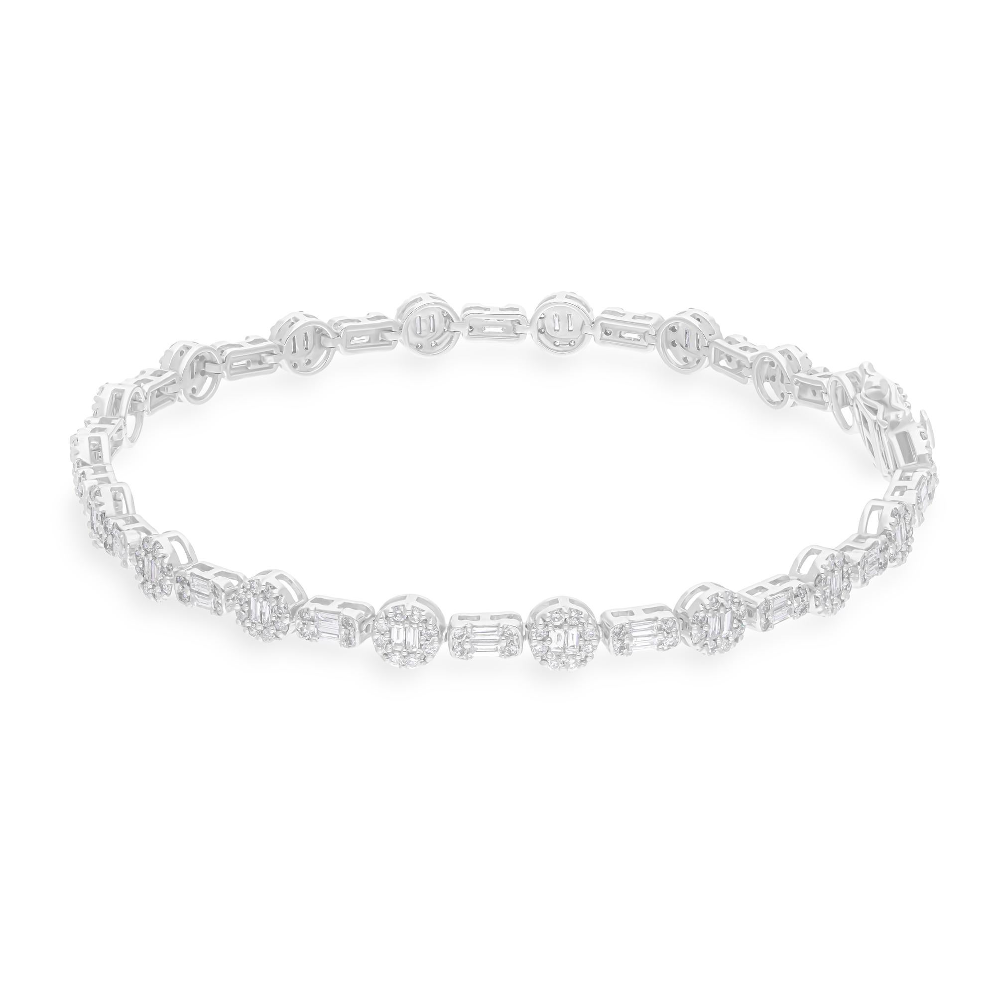 Natural 2.10 Carat SI/H Baguette Diamond Bracelet 14 Karat White Gold Jewelry In New Condition For Sale In Diera, Dubai