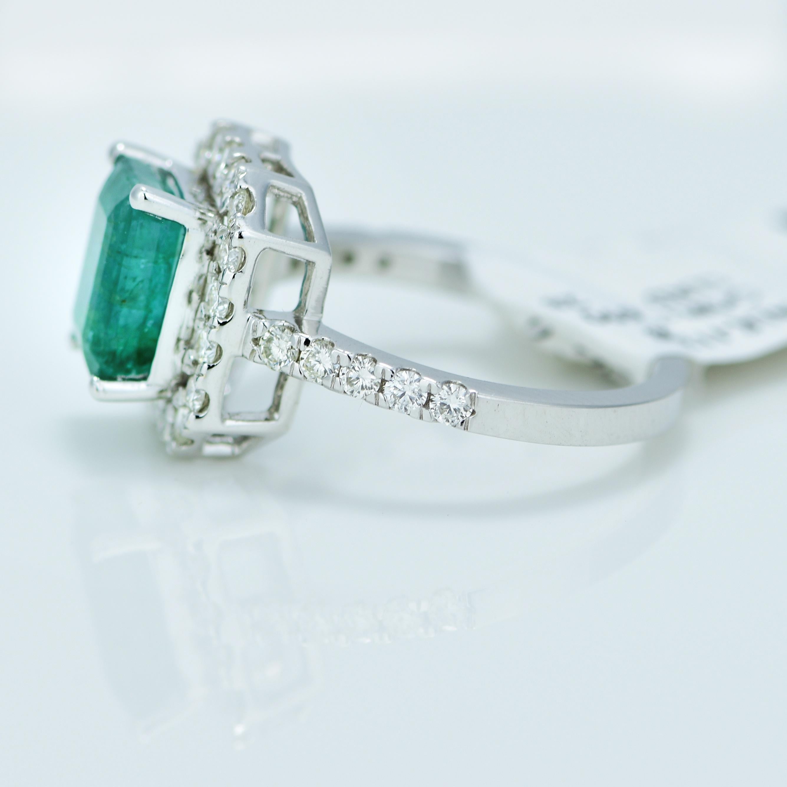 Modern Natural 2.11 Carat Green Emerald and Diamond Ring For Sale
