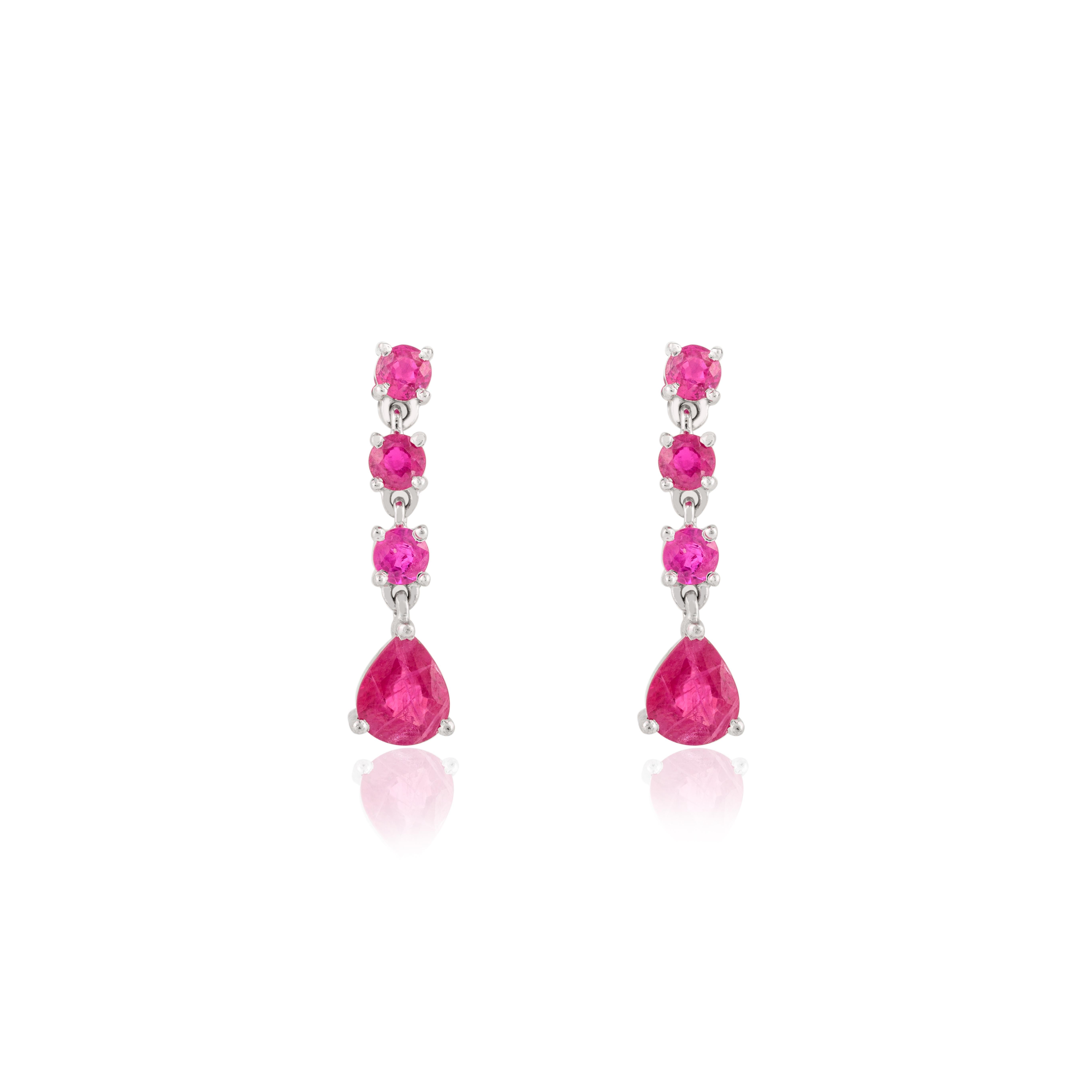 Les boucles d'oreilles de mariage pendantes en or 14 carats avec rubis naturel de 2,11 carats vous permettront d'affirmer votre style. Vous aurez besoin de boucles d'oreilles pendantes pour mettre en valeur votre look. Ces boucles d'oreilles créent