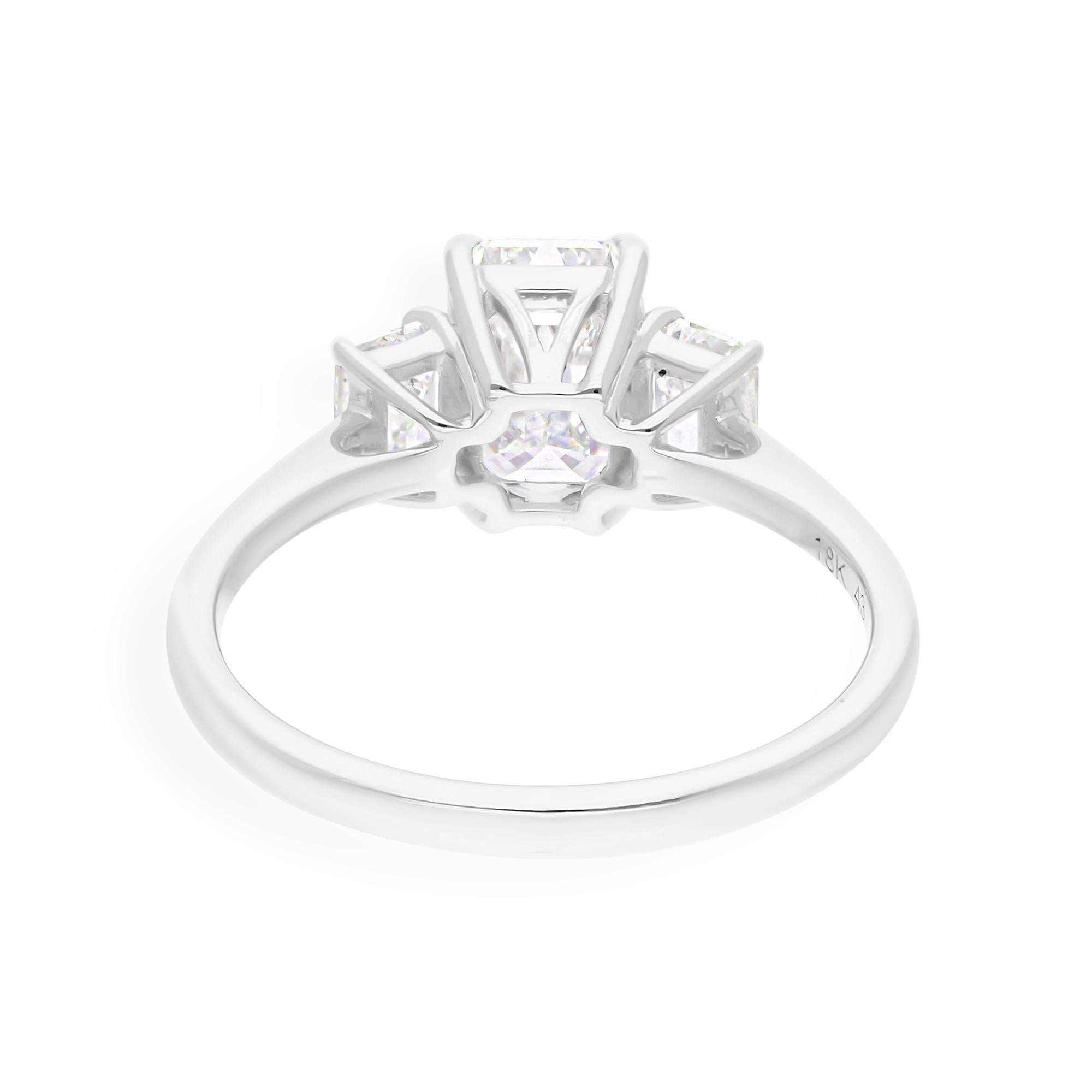 Modern Natural 2.11 Carat SI/H Emerald Cut Diamond Ring 18 Karat White Gold Jewelry For Sale