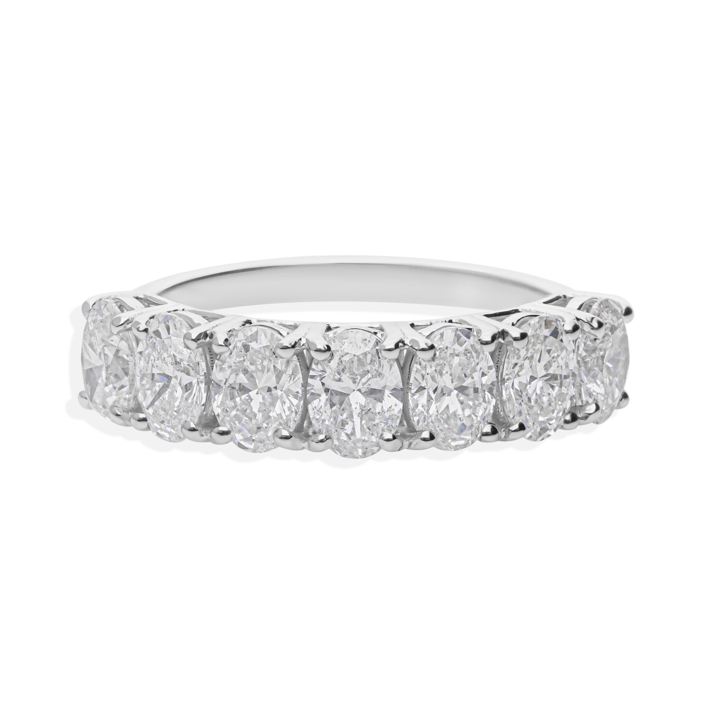 in vendita:  Anello a mezza eternità con diamante ovale naturale da 2,13 carati SI/H, oro bianco 14 carati 7