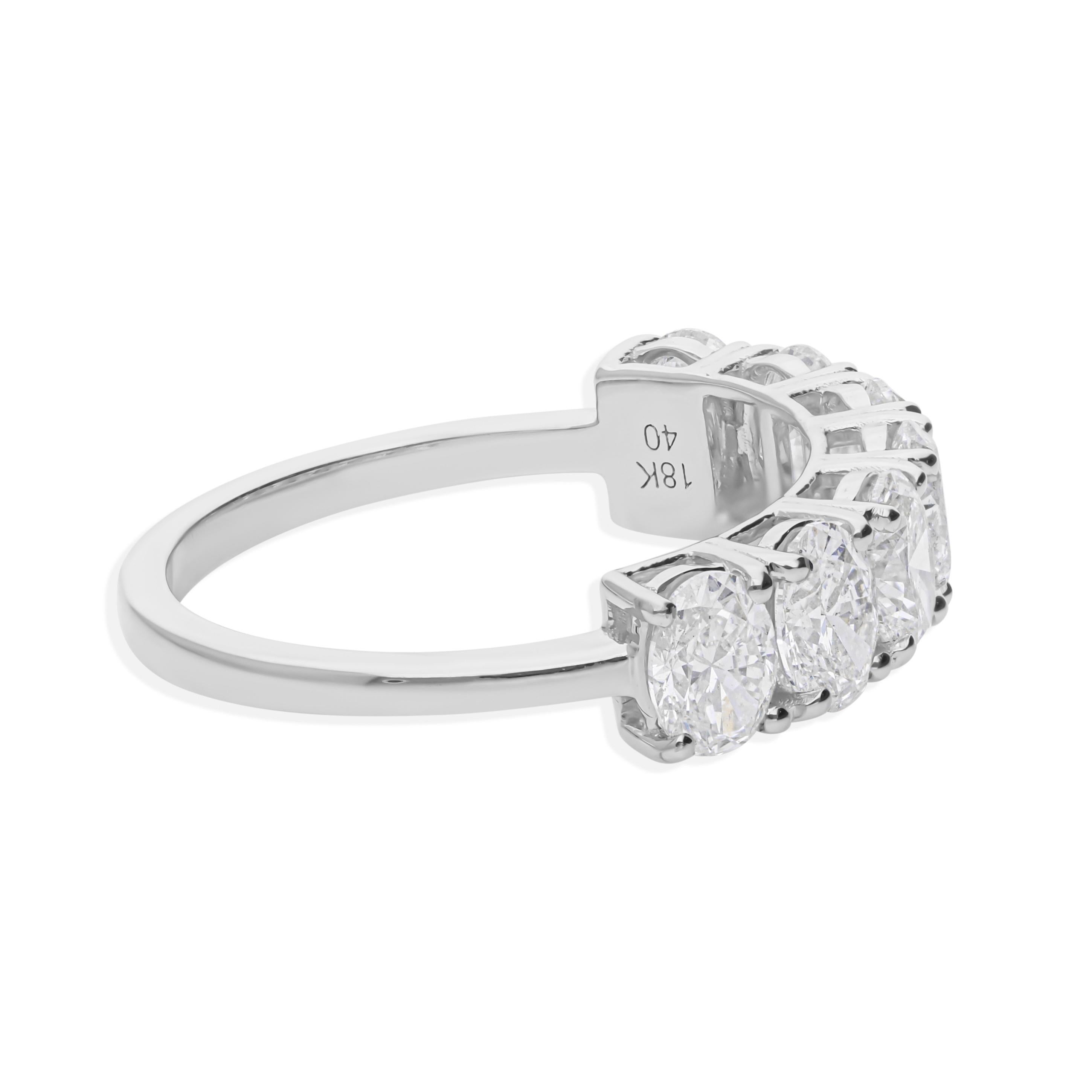 Coulée dans de l'or 18 carats, cette bague exquise est sertie de 2,13 carats de diamants étincelants.

Suivez la vitrine de Spectrum Jewels pour découvrir la dernière collection et les pièces exclusives. Spectrum Jewels est fièrement classé parmi