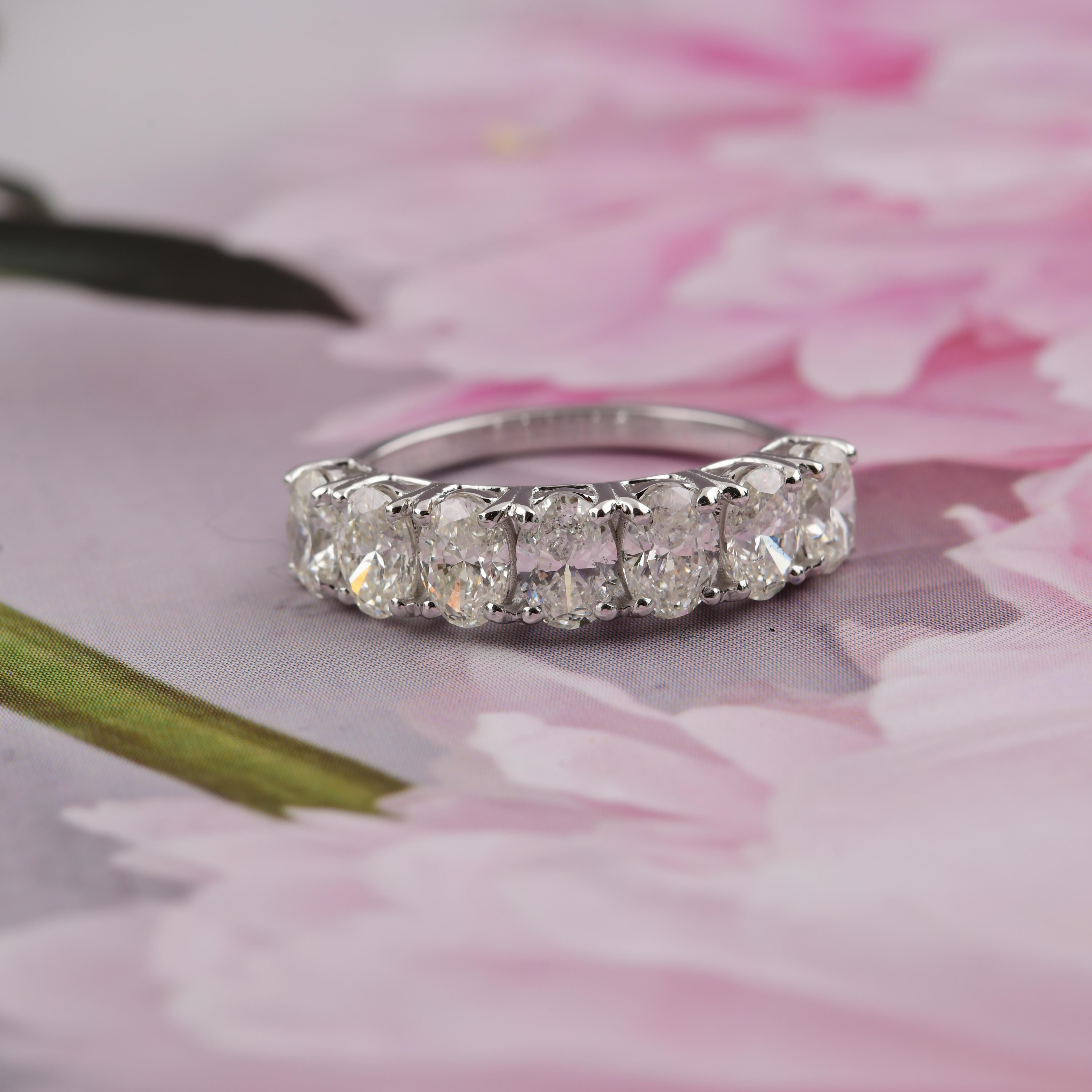 Taille ovale Bague fine joaillerie en or blanc 18 carats avec diamant naturel de forme ovale de 2,13 carats SI/H en vente