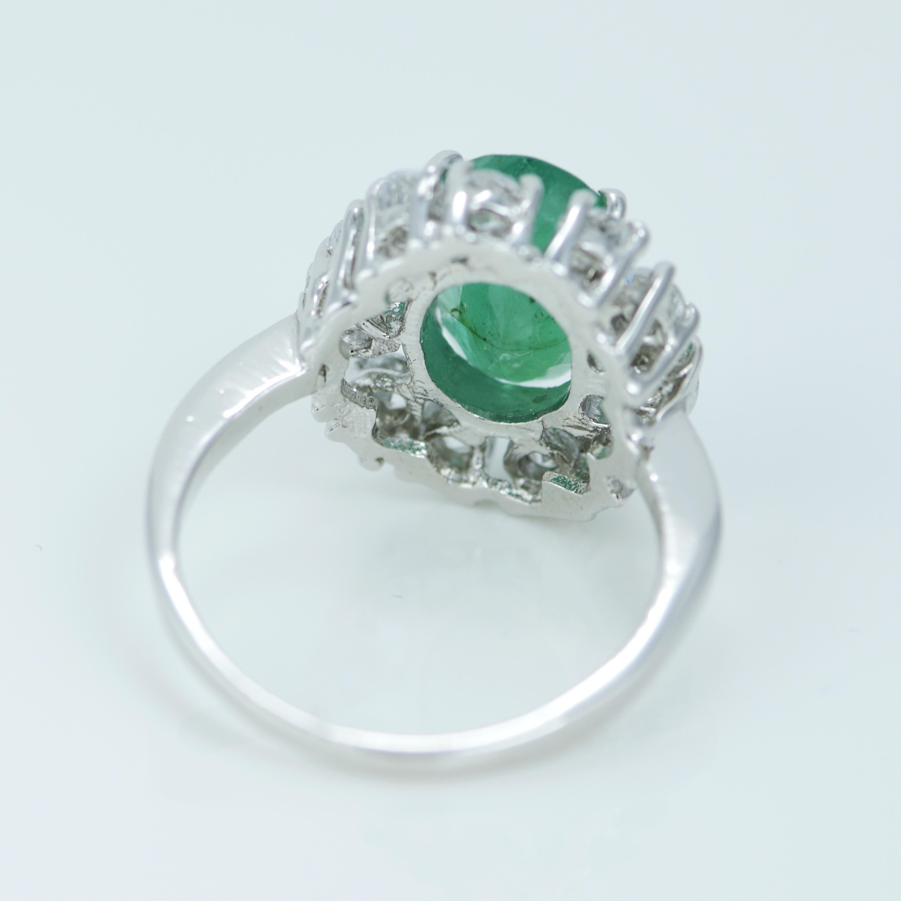 Natural 2.15 Carat Emerald Halo Ring In New Condition For Sale In Vadgam, IN