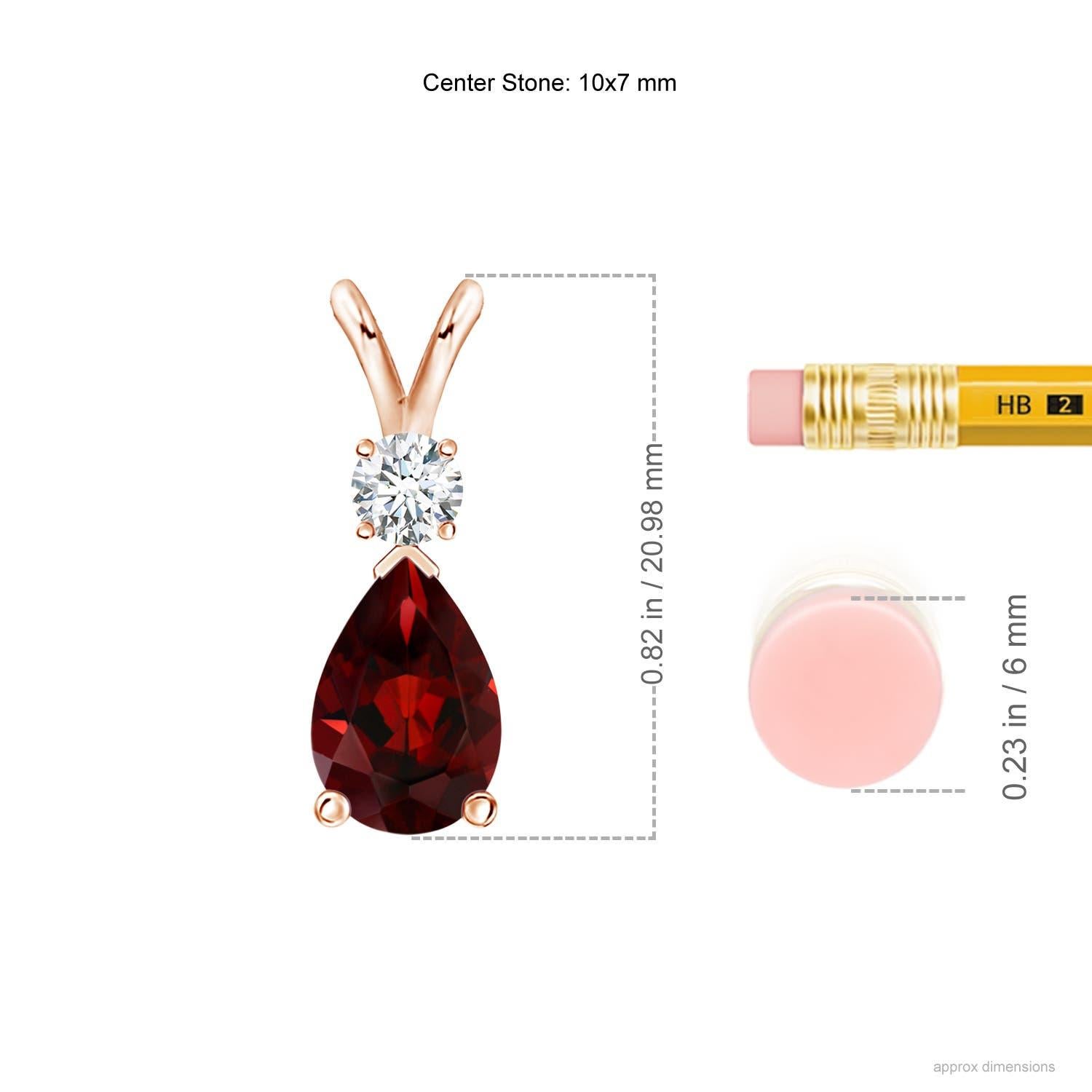 Un granato rosso intenso a forma di pera è fissato in un'incastonatura e impreziosito da un diamante sulla parte superiore. Semplice ma sorprendente, questo ciondolo a goccia con granato a V è scolpito in oro rosa 14k.