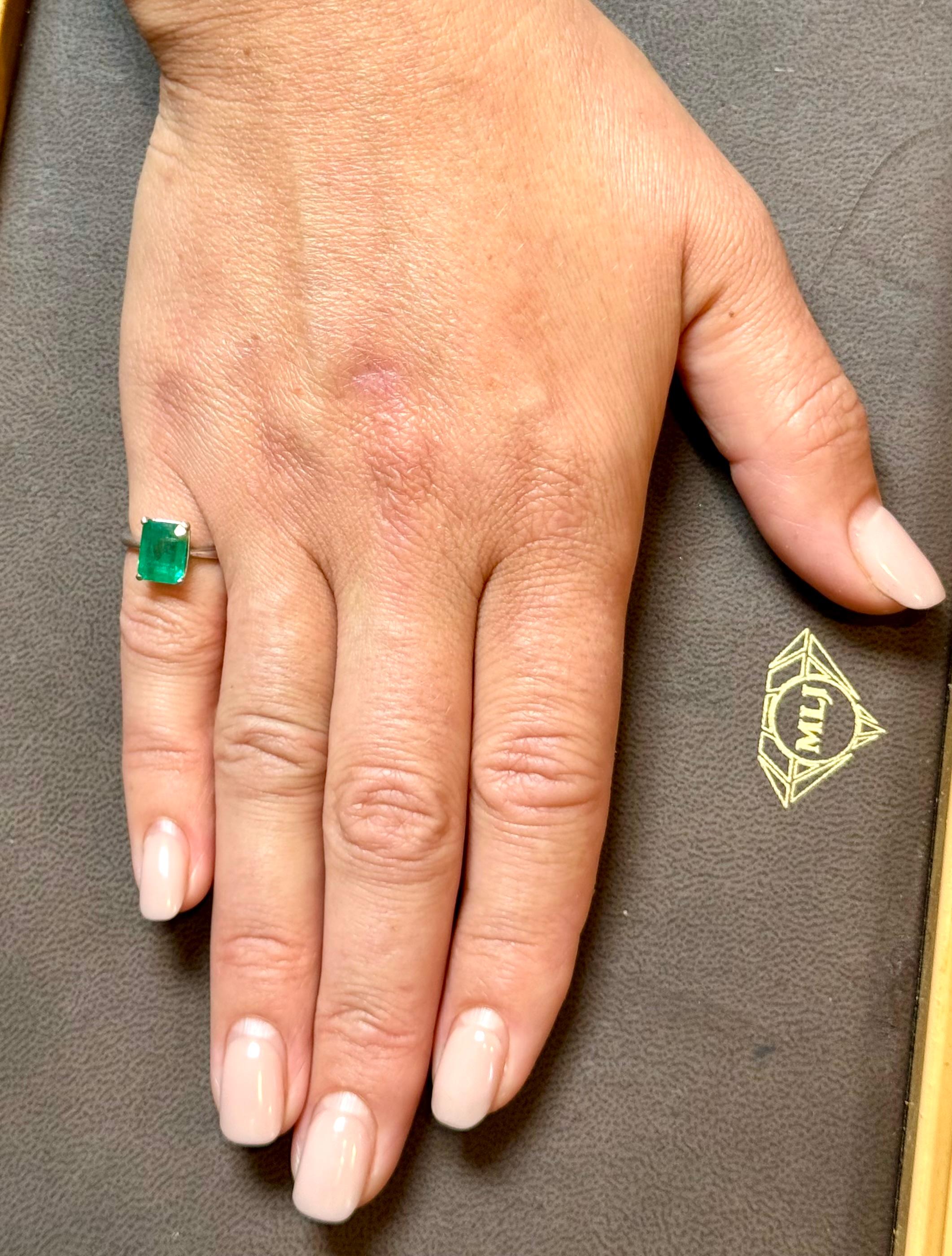 Natural 2.2 Carat Emerald Cut Zambian Emerald Ring in Platinum, Estate, Size 5.5 For Sale 7