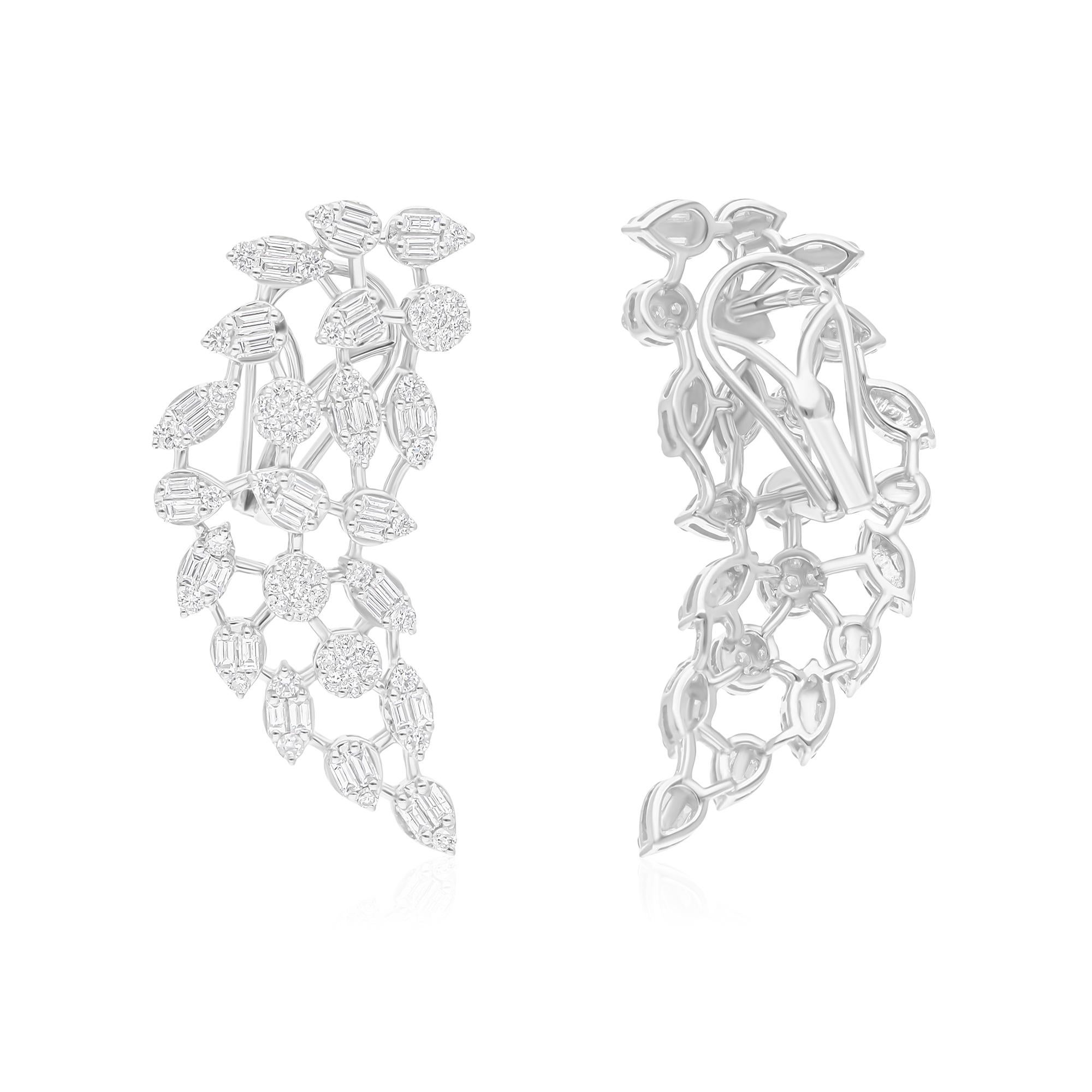 Realizzati in oro a 14 carati, questi squisiti orecchini sono impreziositi da 2,20 carati di diamanti scintillanti.

Segui la vetrina di Spectrum Jewels per vedere le ultime collezioni e i pezzi esclusivi. Spectrum Jewels è orgoglioso di essere