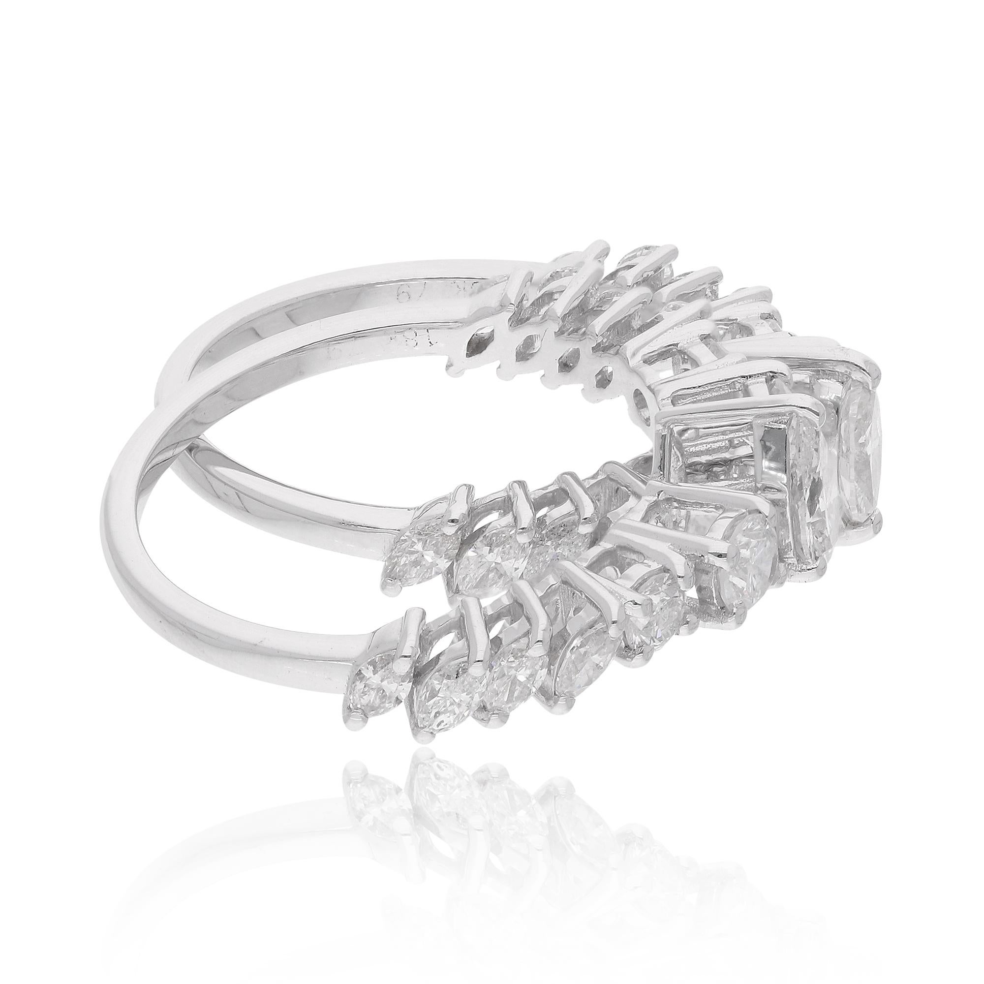 Ein stapelbarer Ring mit einem natürlichen Diamanten von 2,20 Karat in 18 Karat Weißgold ist ein vielseitiges und stilvolles handgefertigtes Schmuckstück. Der Ring kann allein oder mit anderen Ringen gestapelt getragen werden, um einen persönlichen