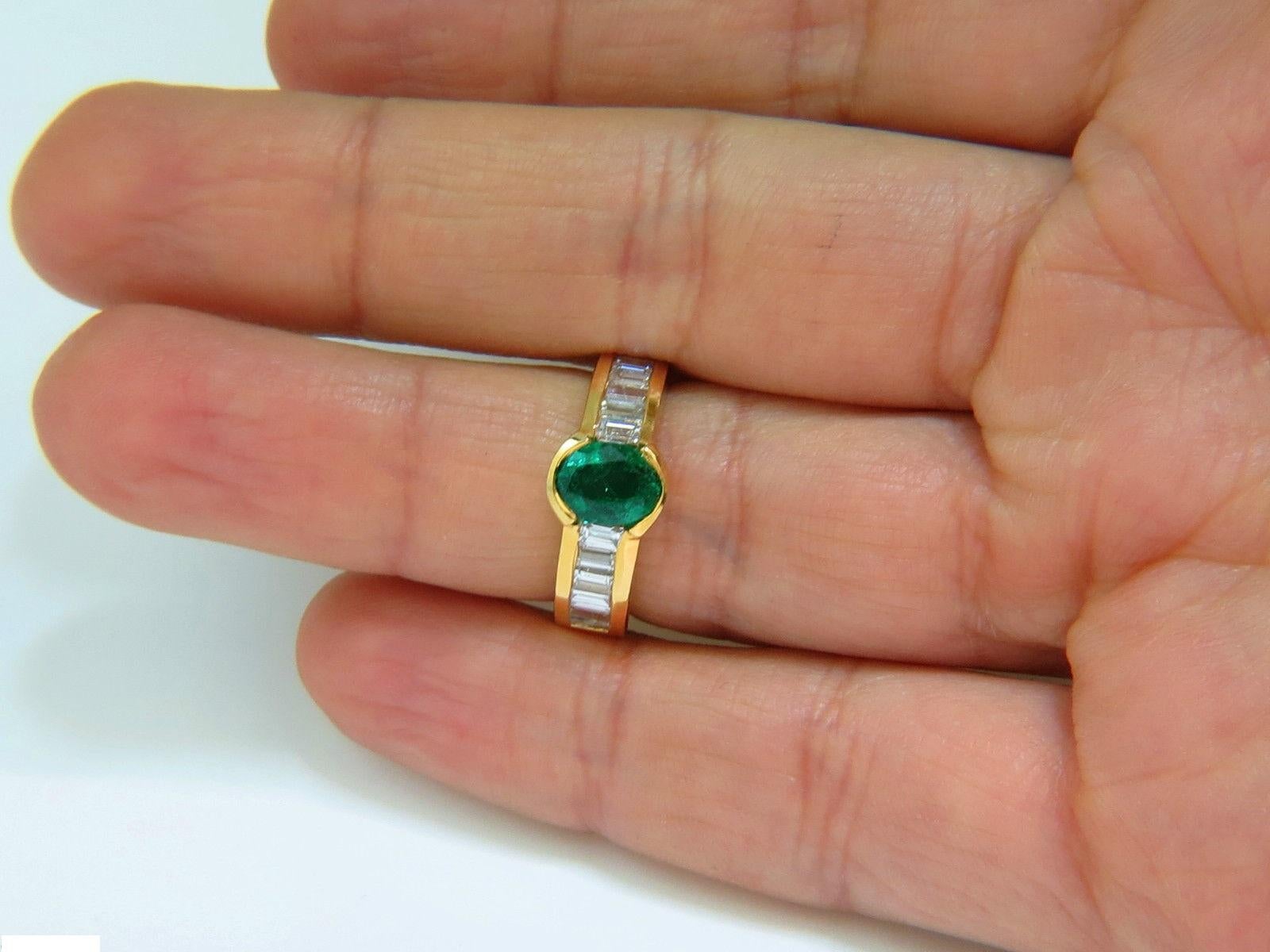 Women's or Men's Natural 2.20 Carat Vivid Green Emerald Diamond Ring Baguette VS